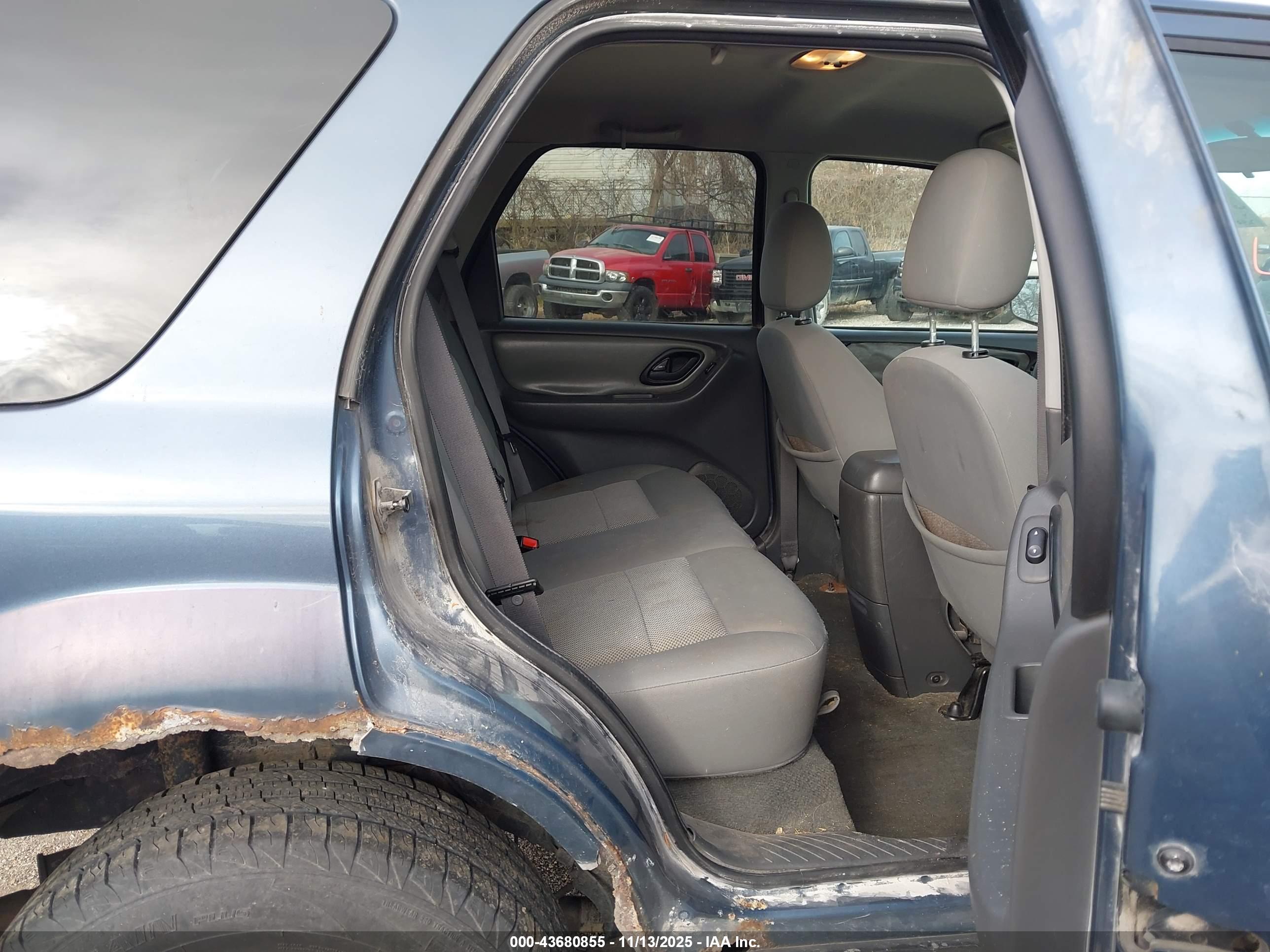 FORD ESCAPE image 8
