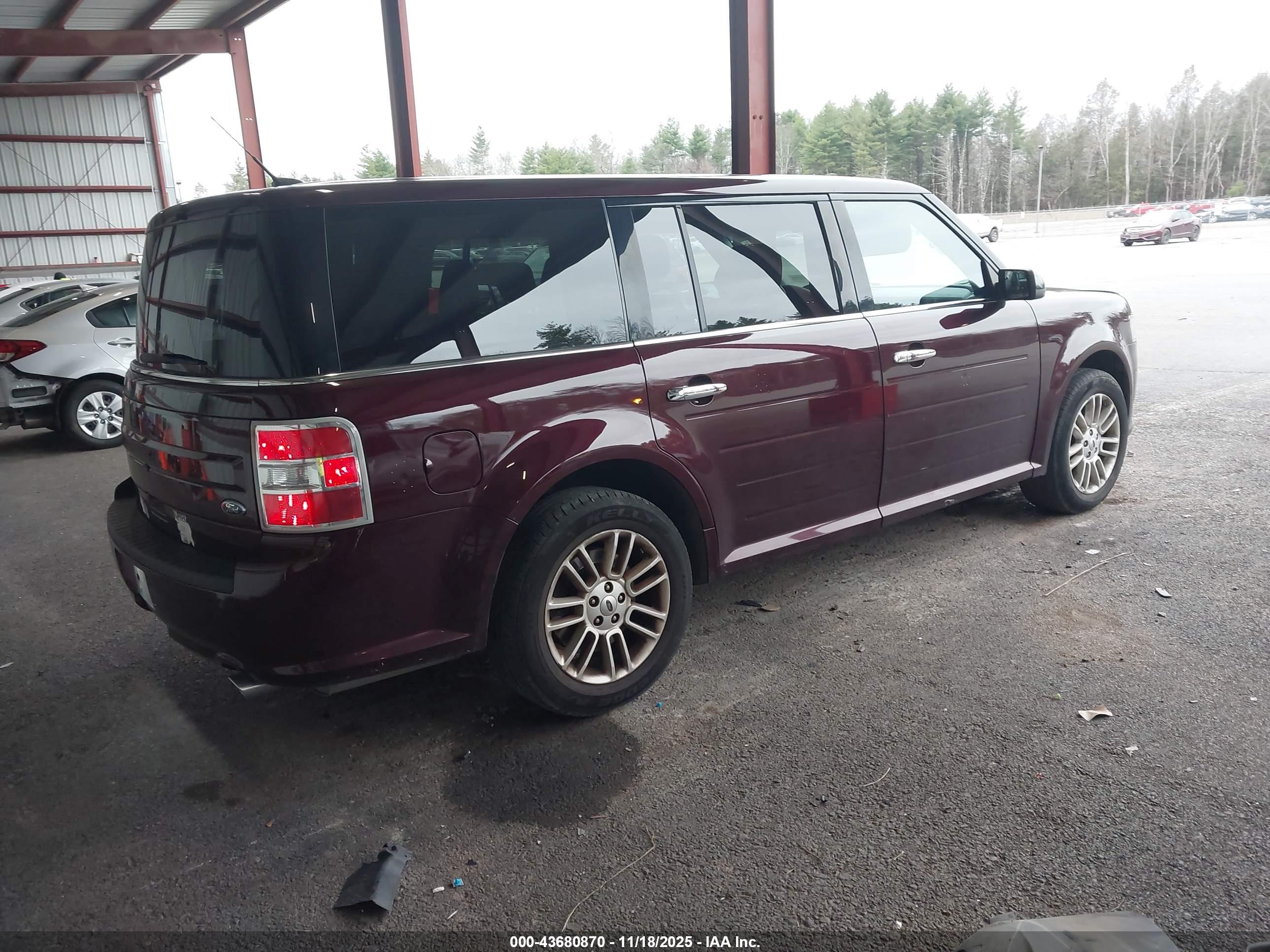 FORD FLEX image 4