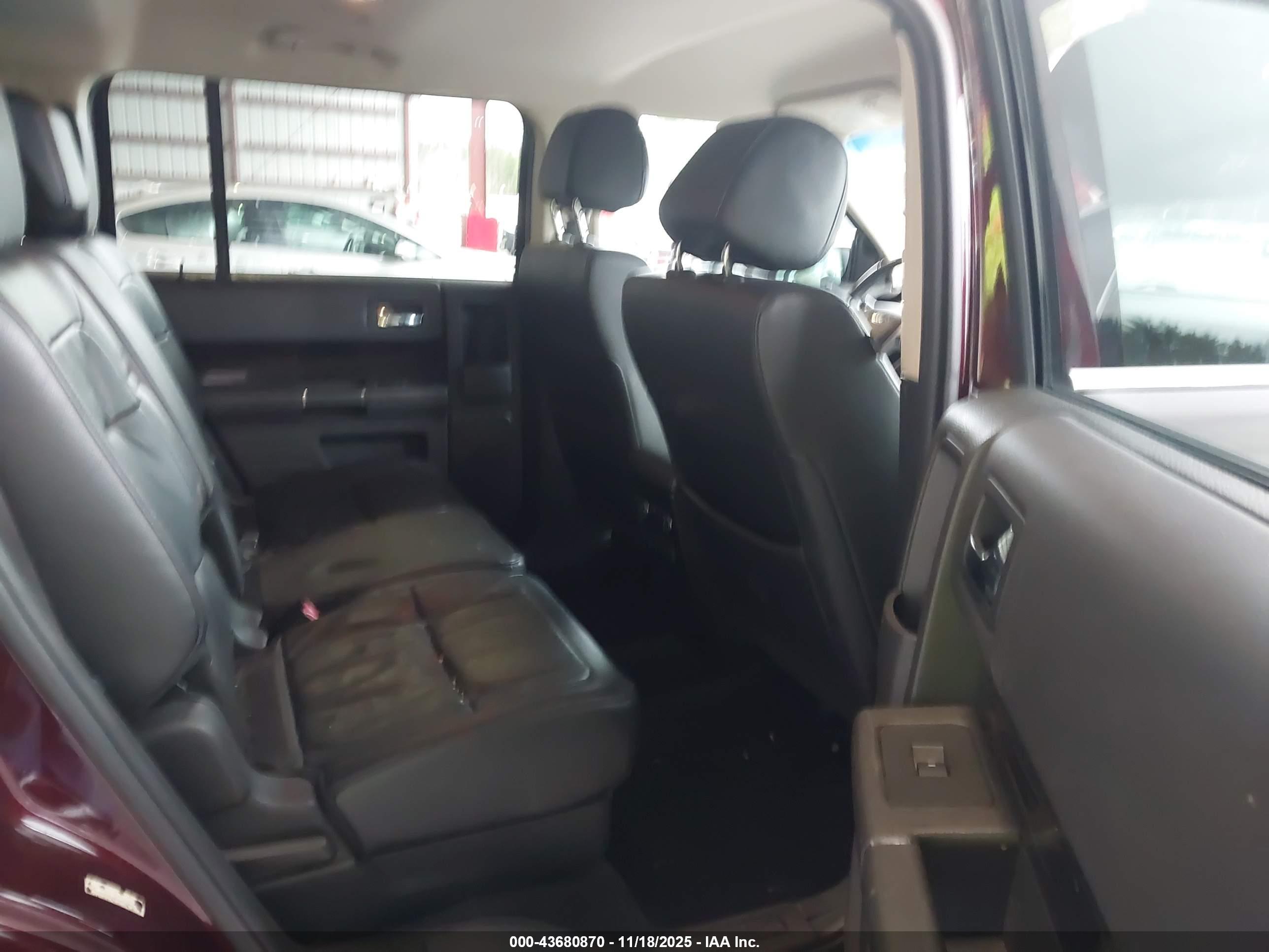 FORD FLEX image 8