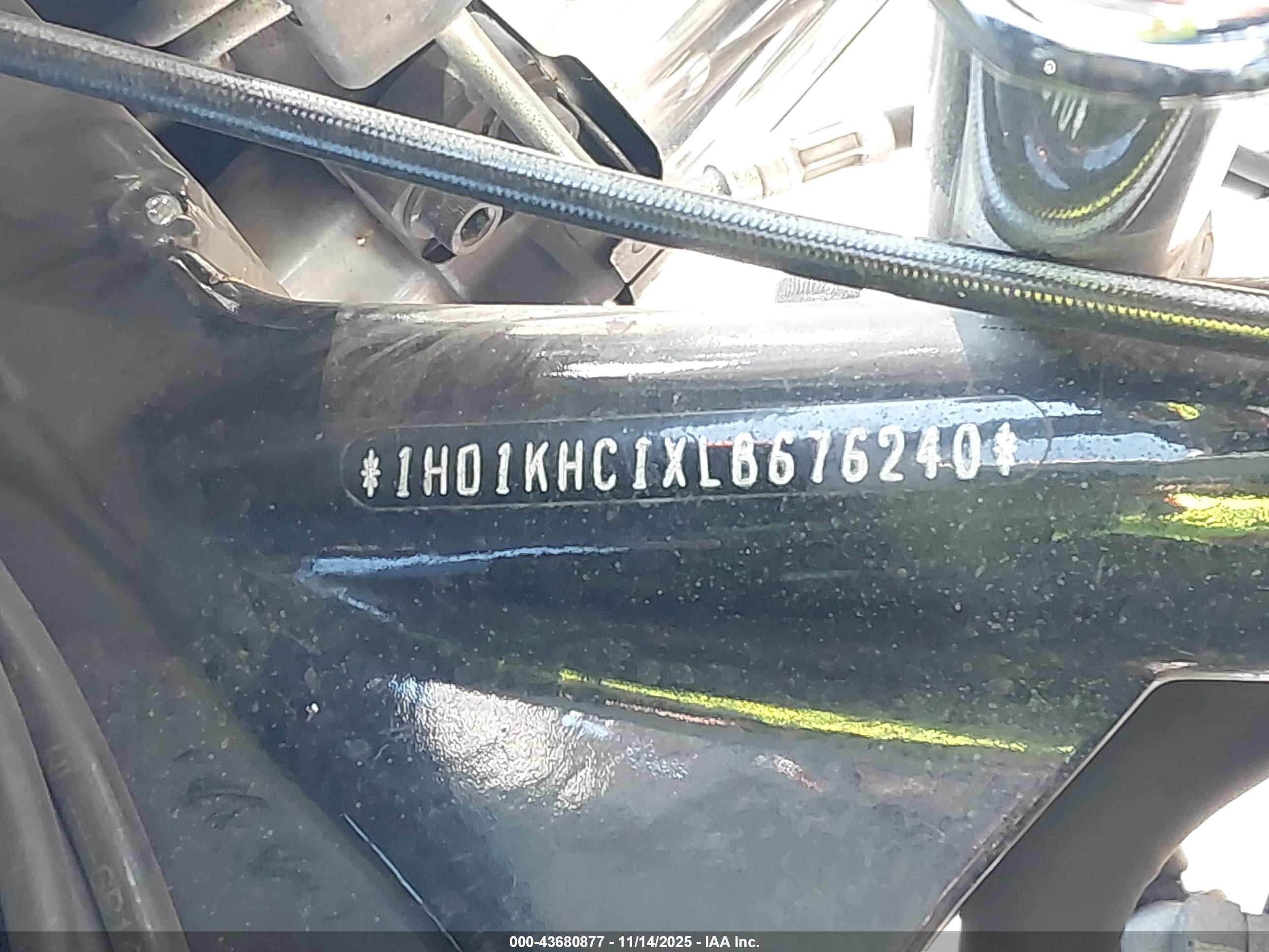 HARLEY-DAVIDSON FLTRX image 10