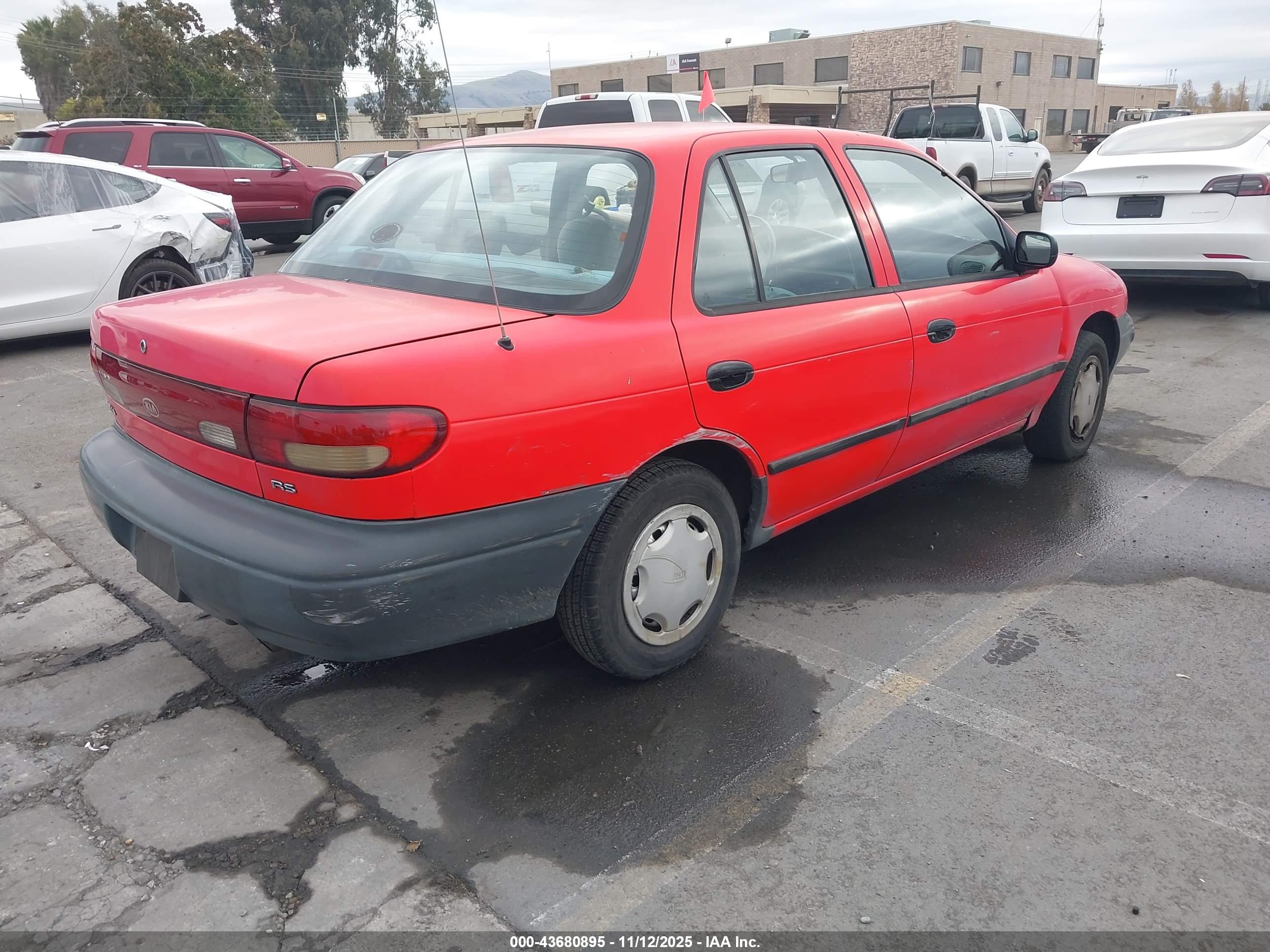 KIA SEPHIA image 4
