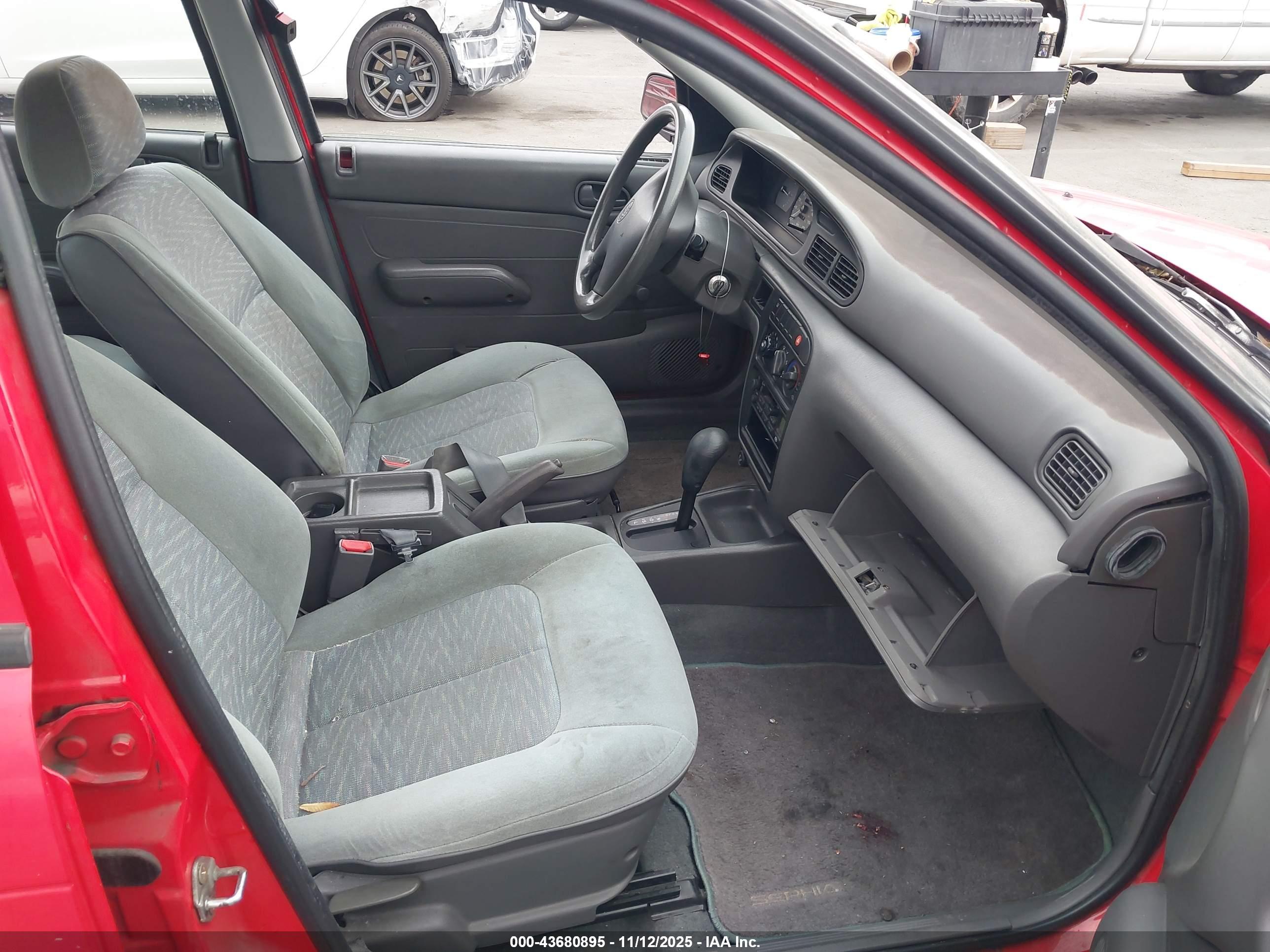 KIA SEPHIA image 5