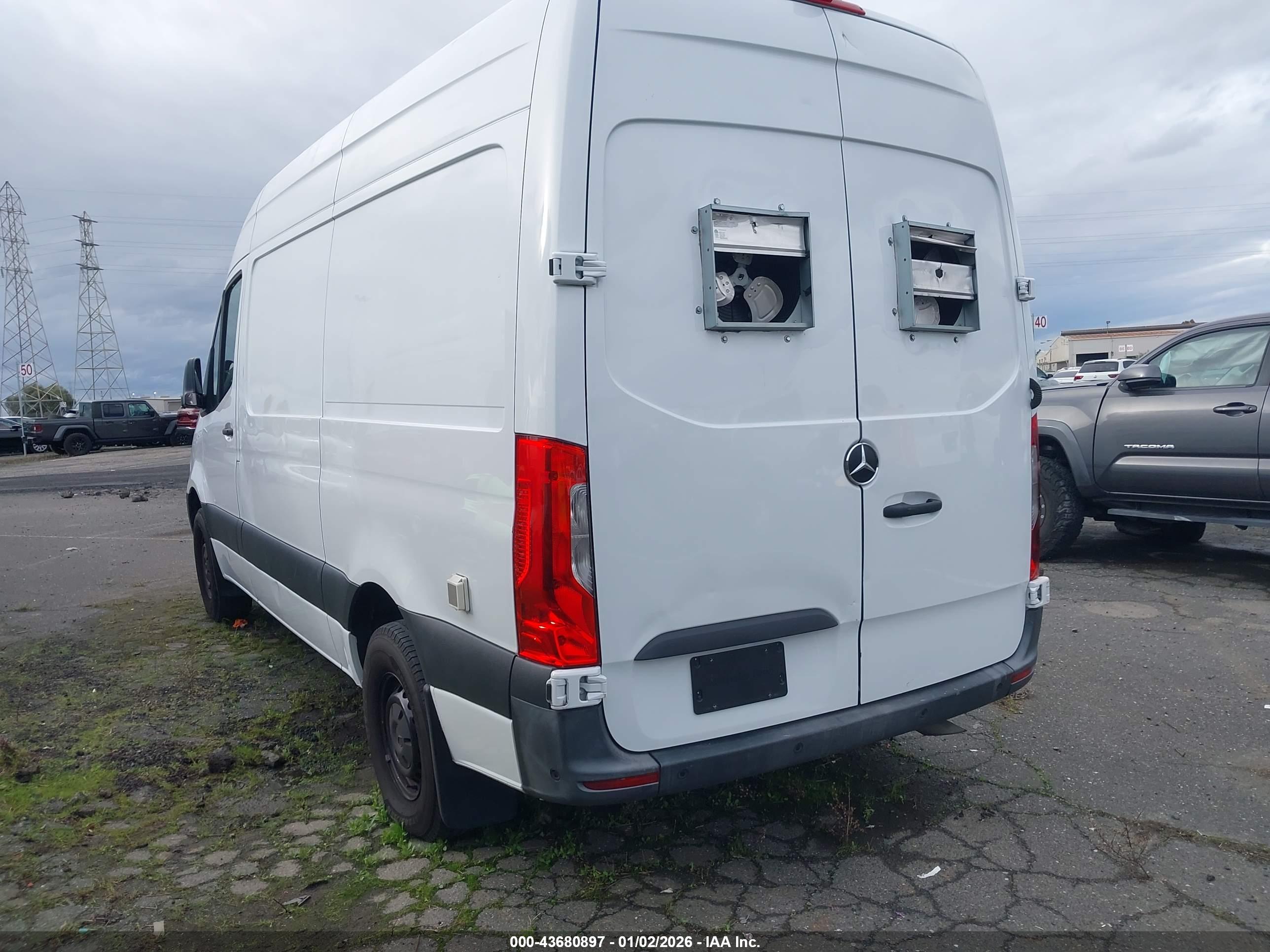 MERCEDES-BENZ SPRINTER image 3