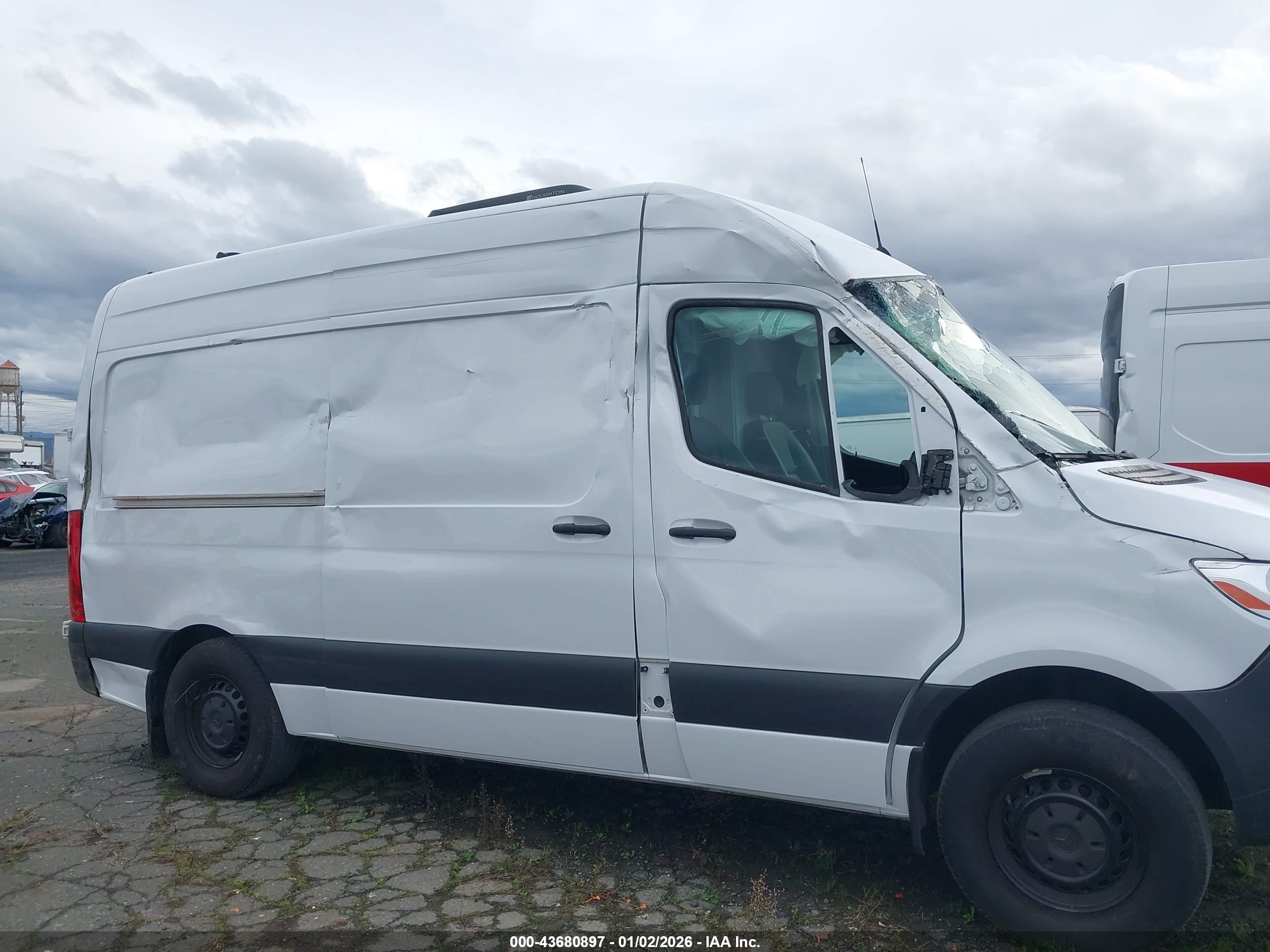 MERCEDES-BENZ SPRINTER image 6