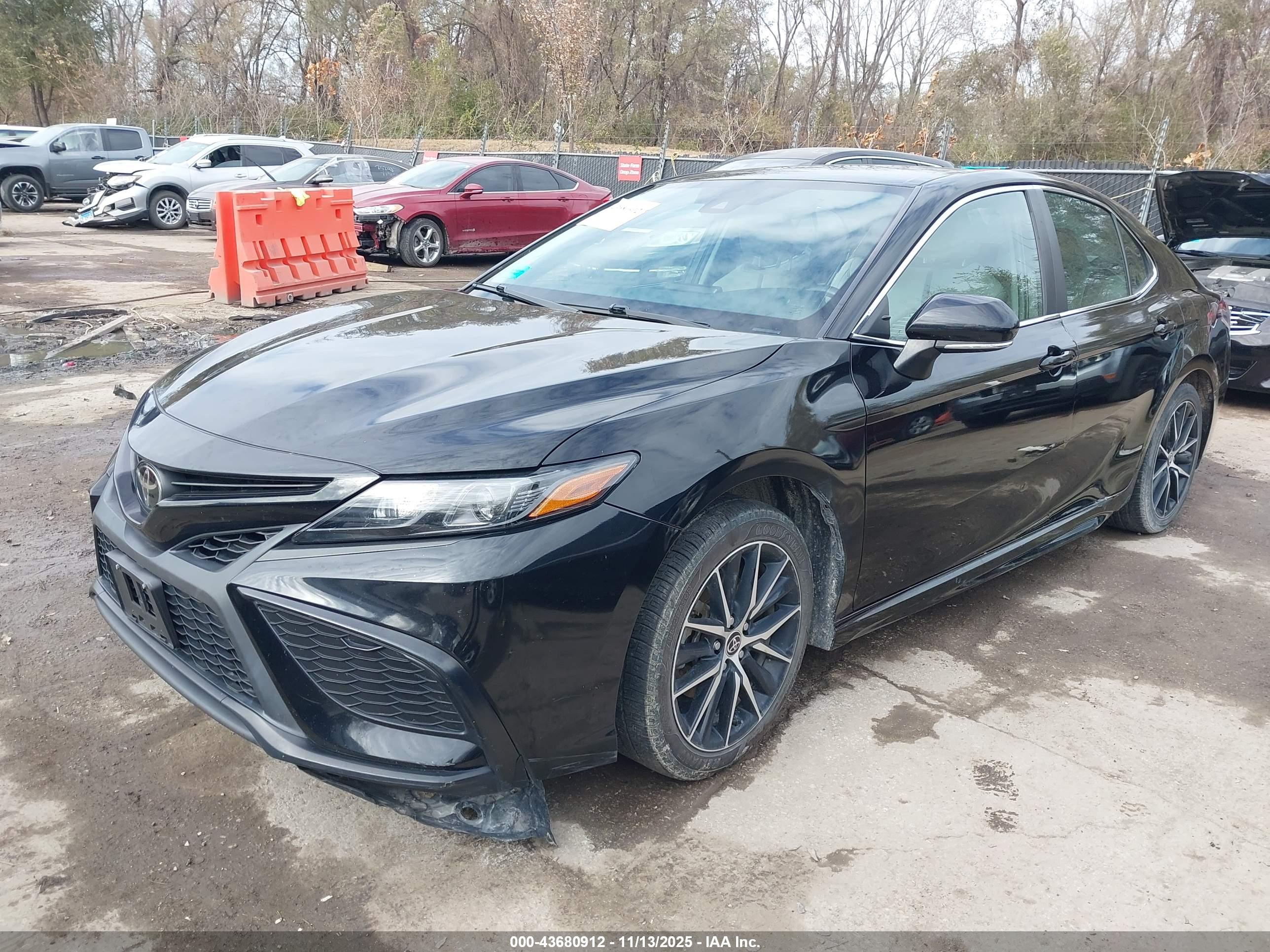 TOYOTA CAMRY image 2