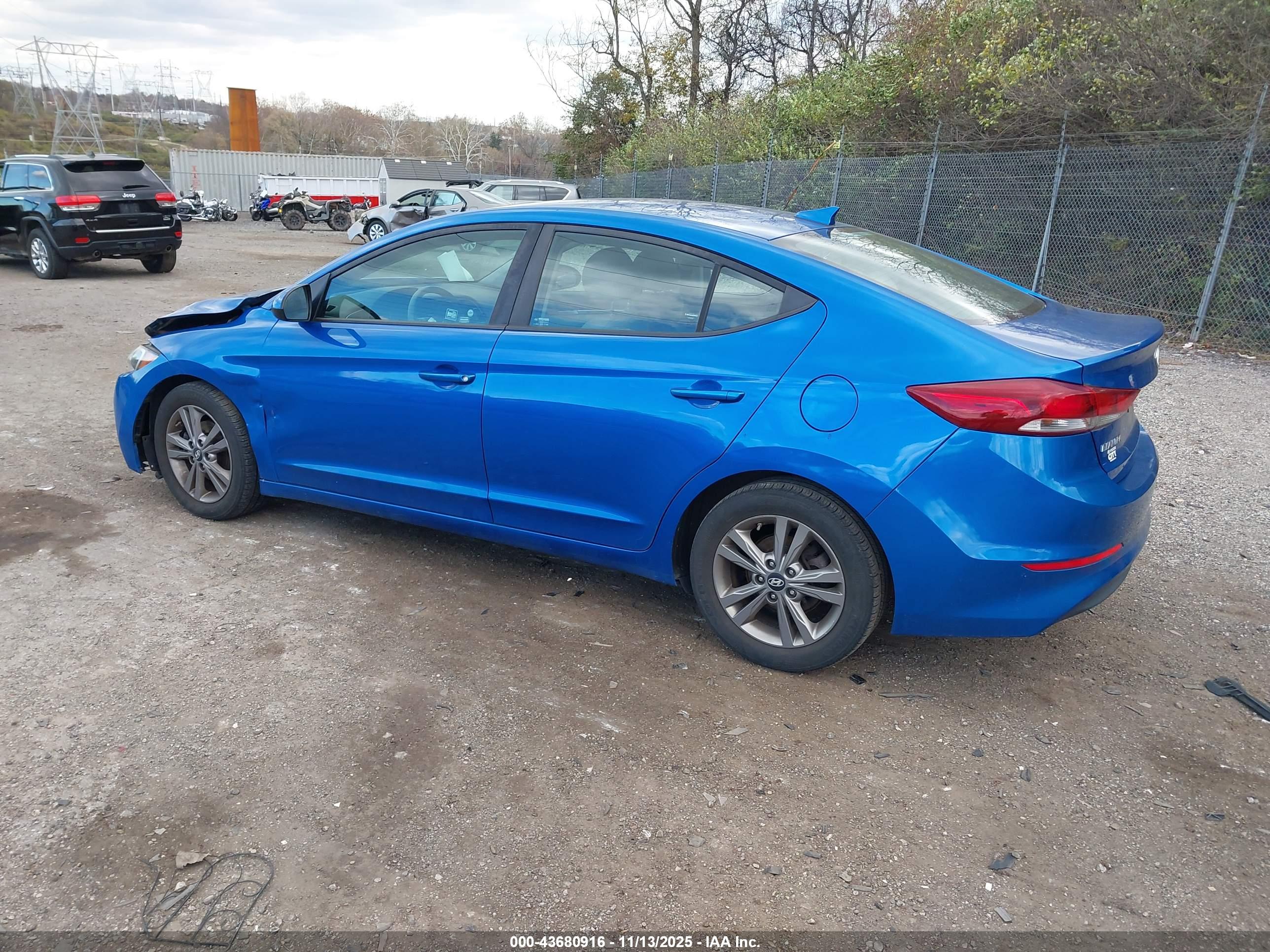 HYUNDAI ELANTRA image 3