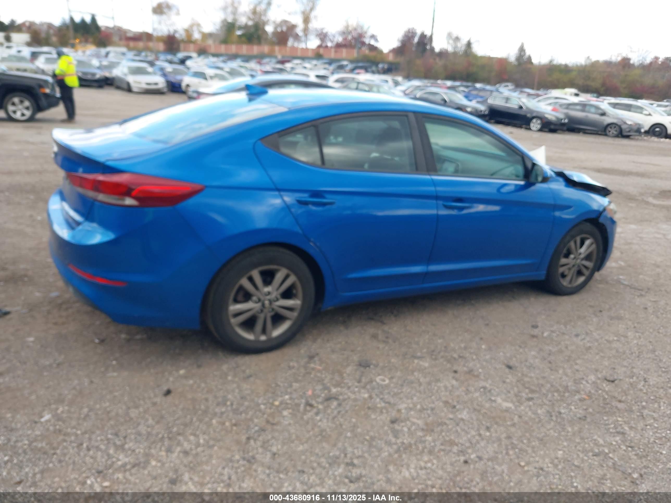HYUNDAI ELANTRA image 4