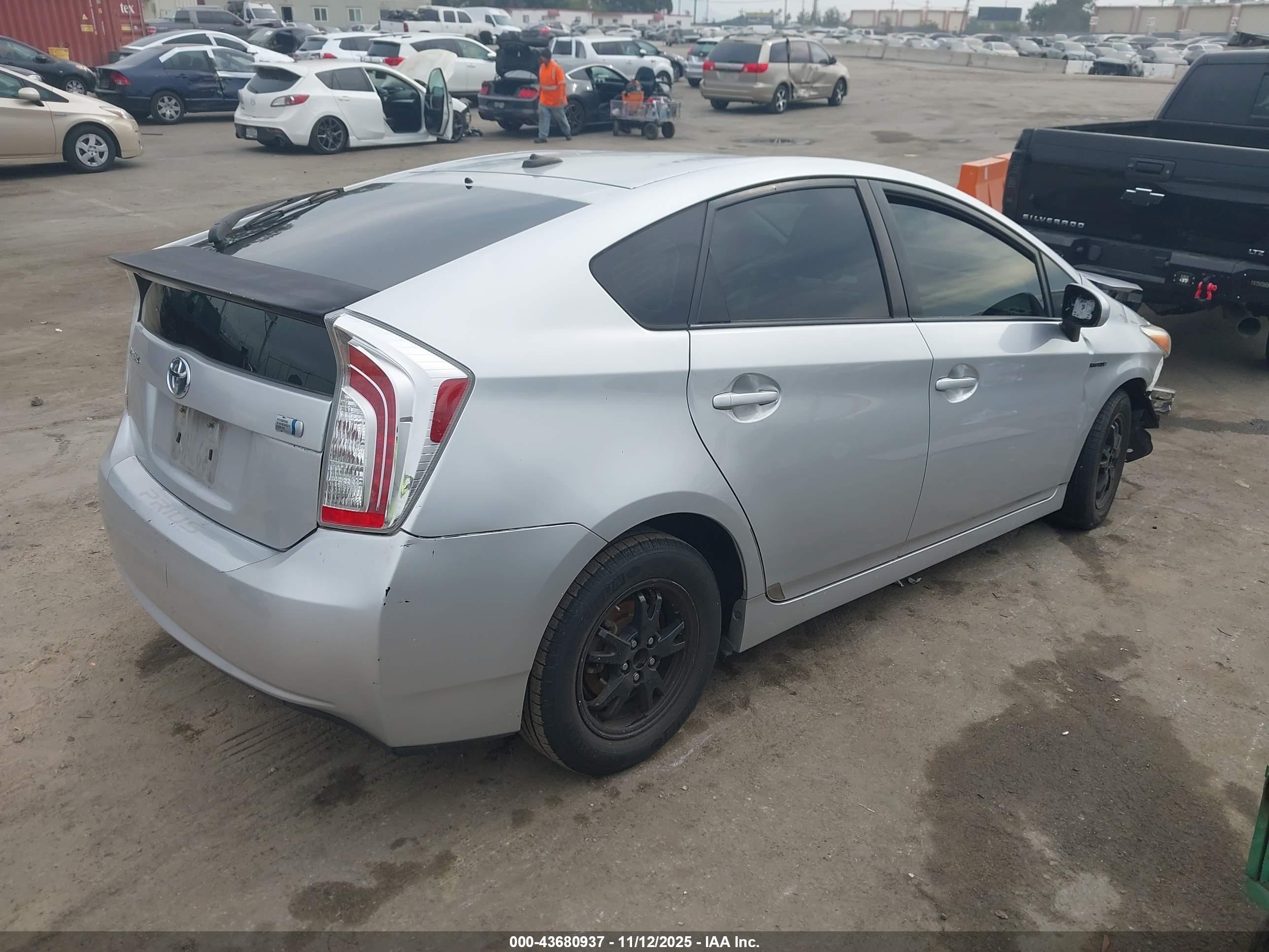 TOYOTA PRIUS image 4