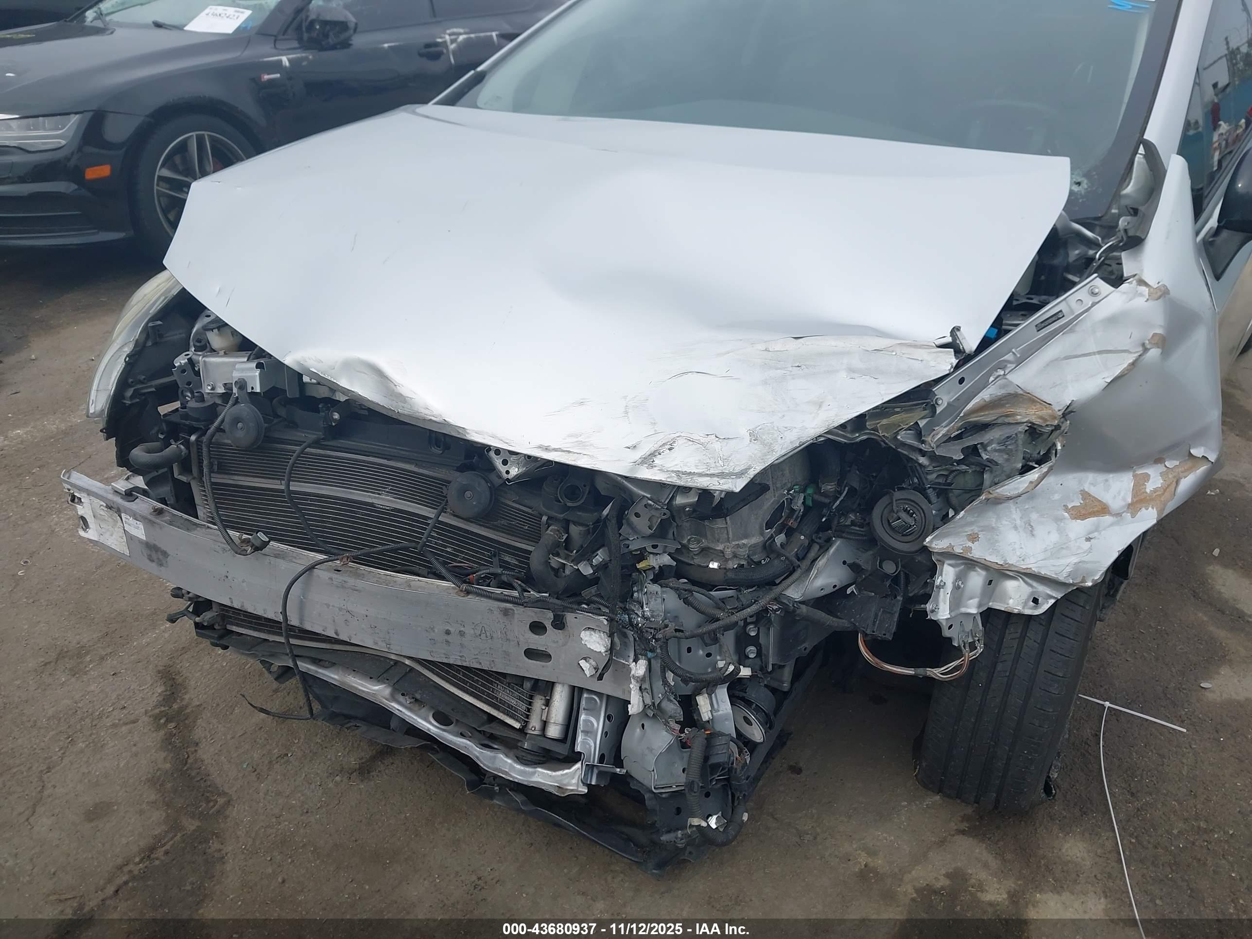 TOYOTA PRIUS image 6