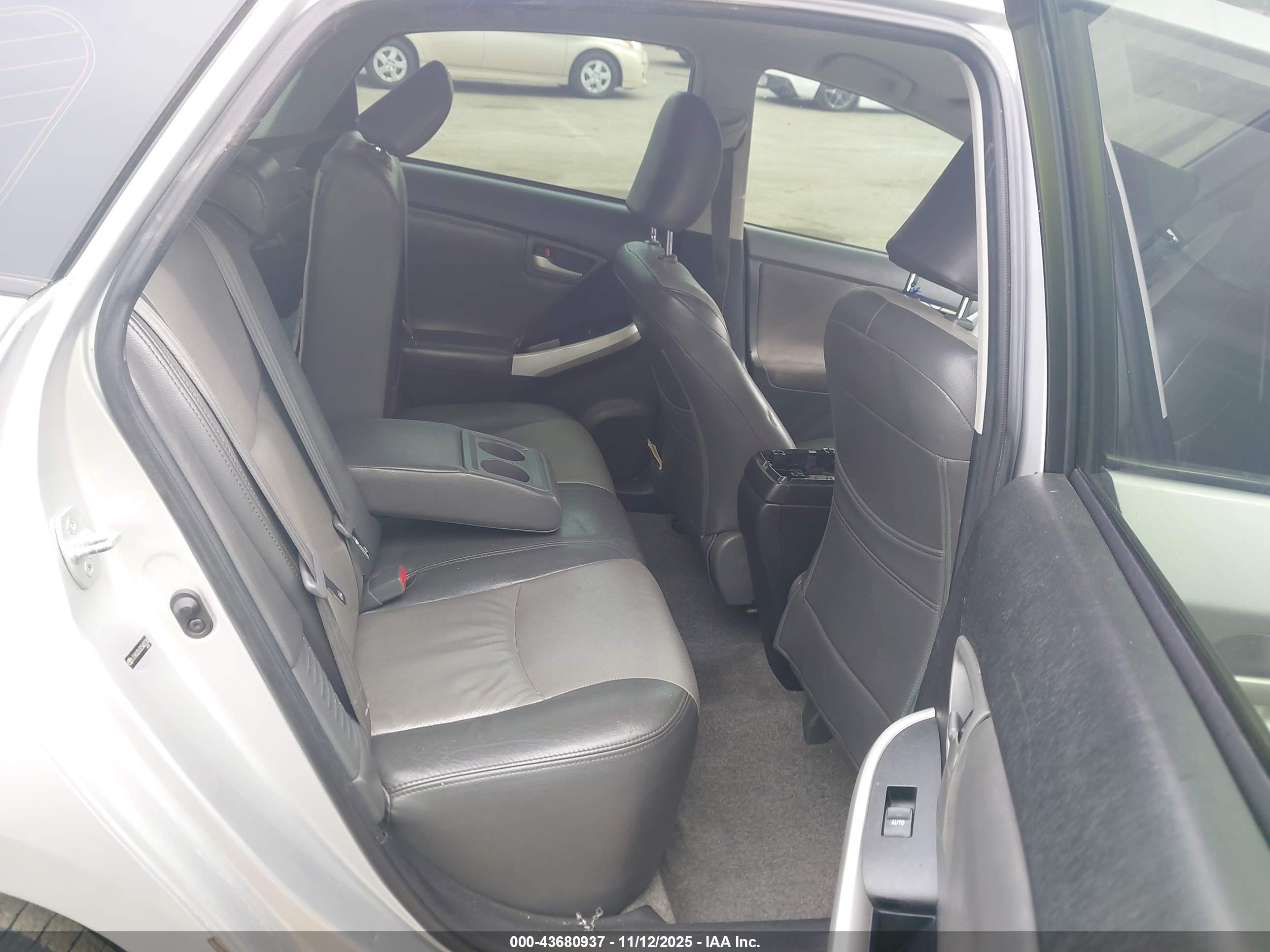 TOYOTA PRIUS image 8