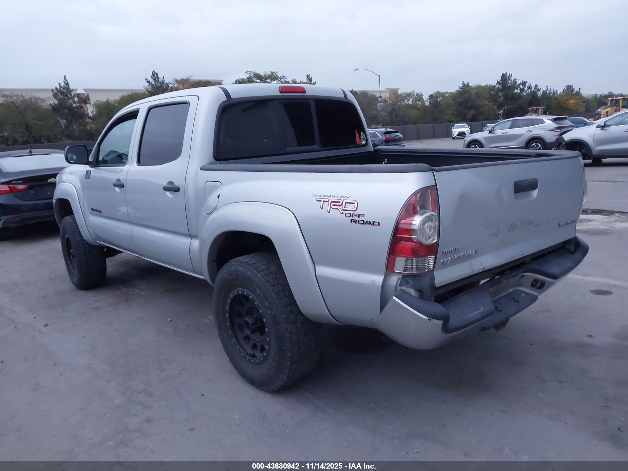 TOYOTA TACOMA image 3