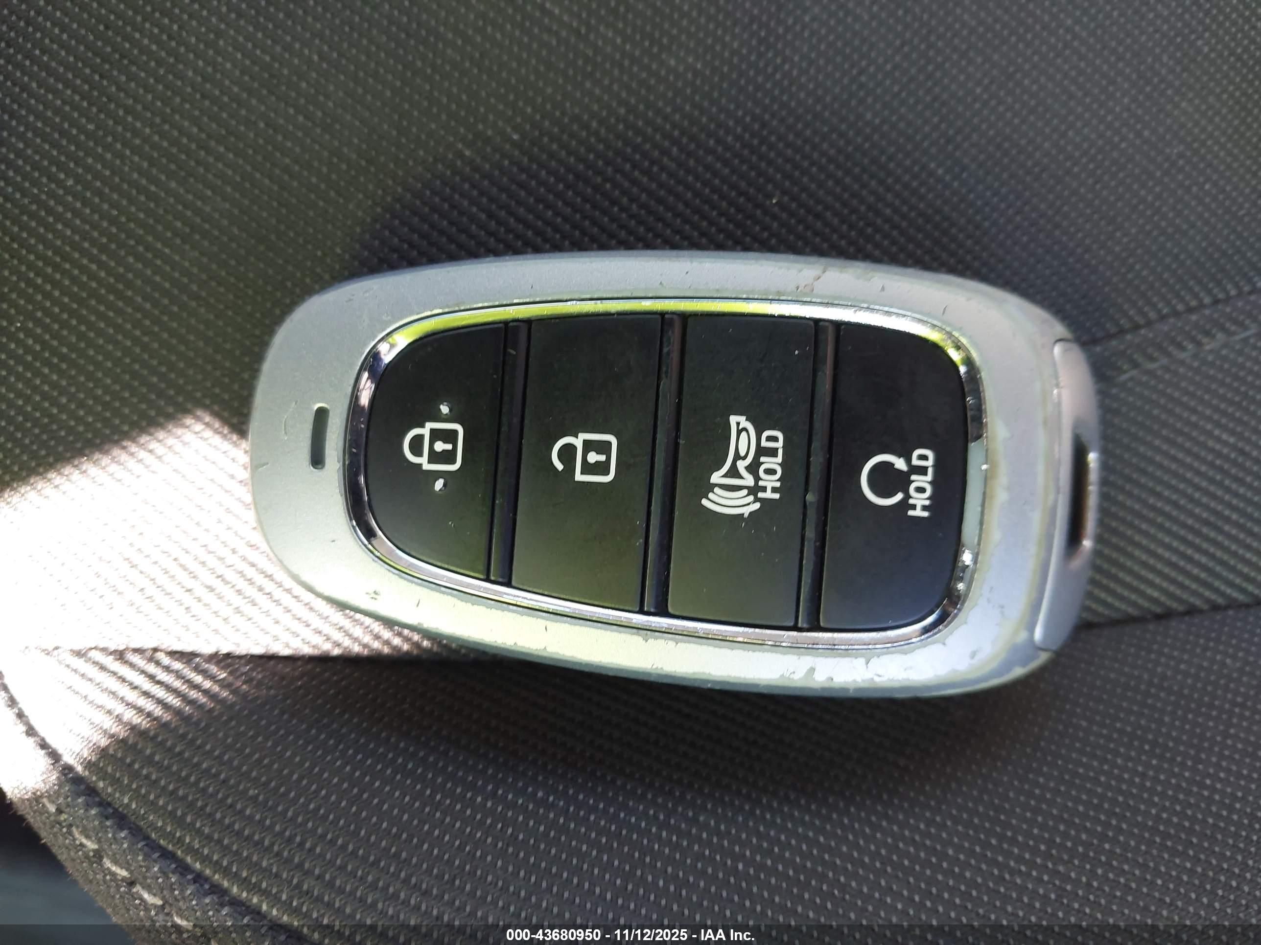 HYUNDAI TUCSON image 11