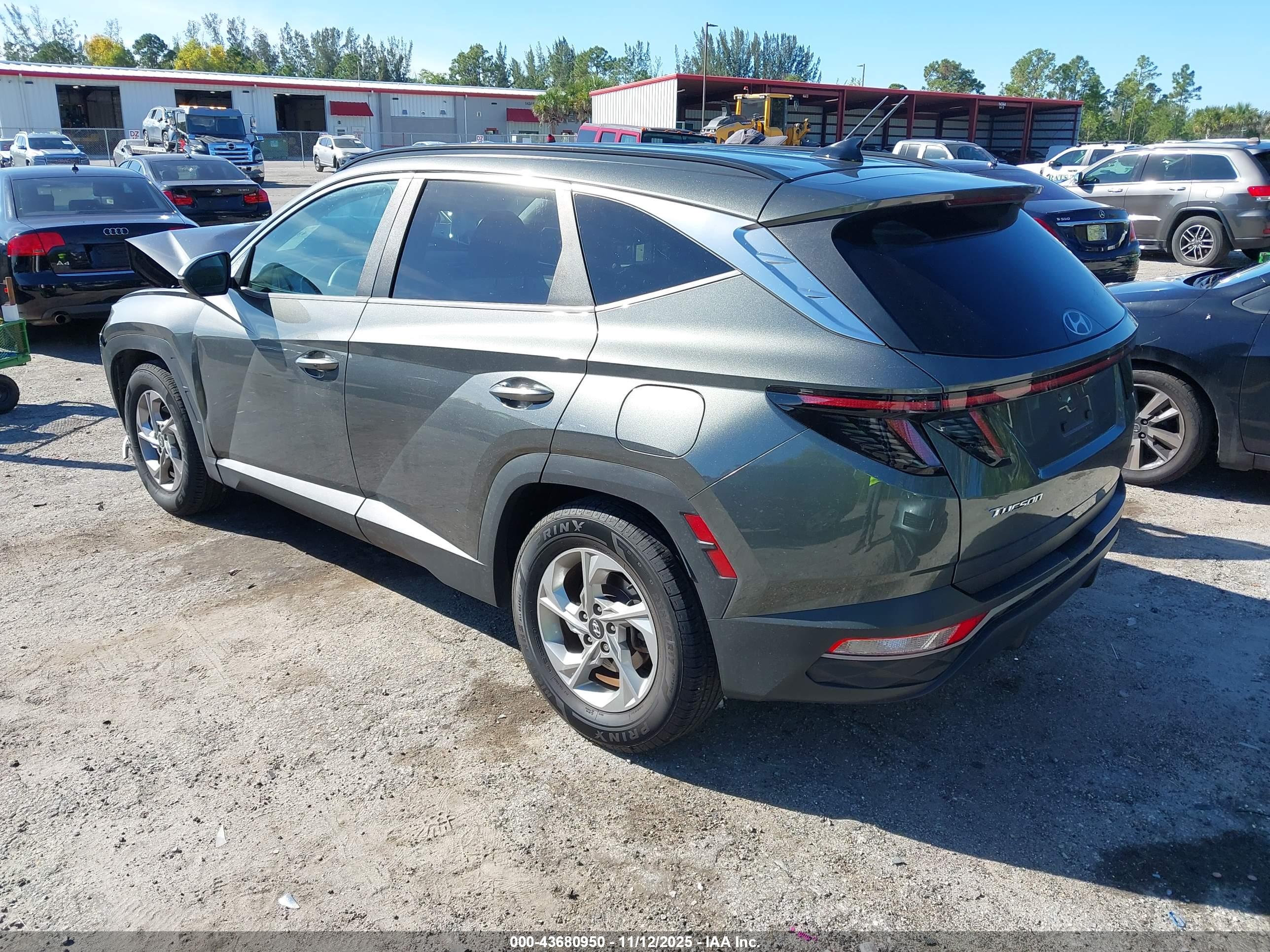 HYUNDAI TUCSON image 3