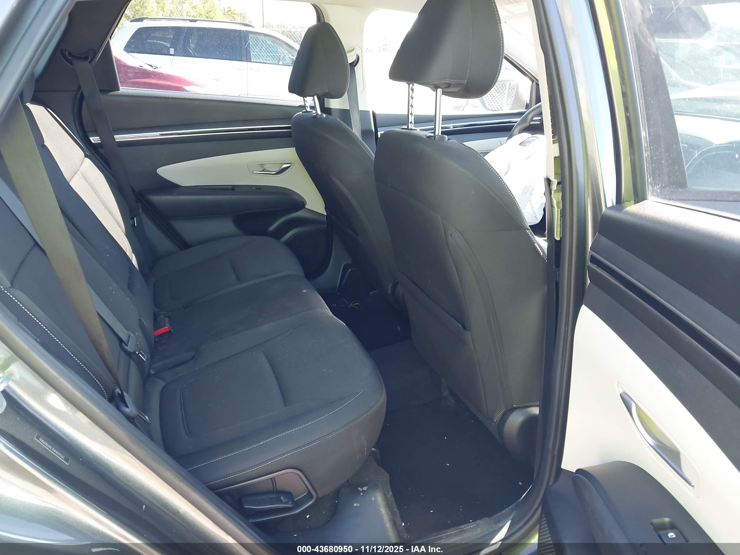 HYUNDAI TUCSON image 8