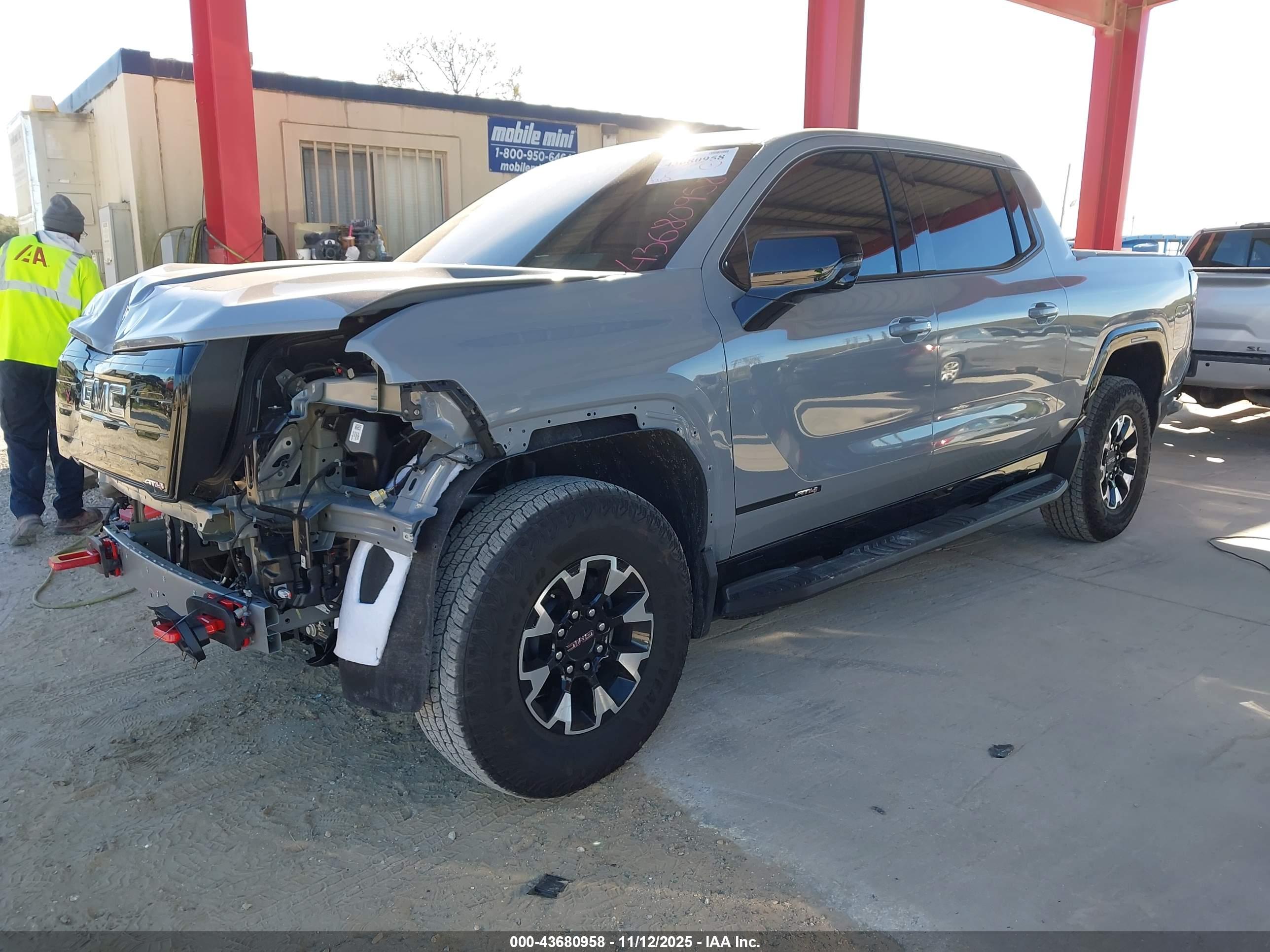 GMC SIERRA image 2