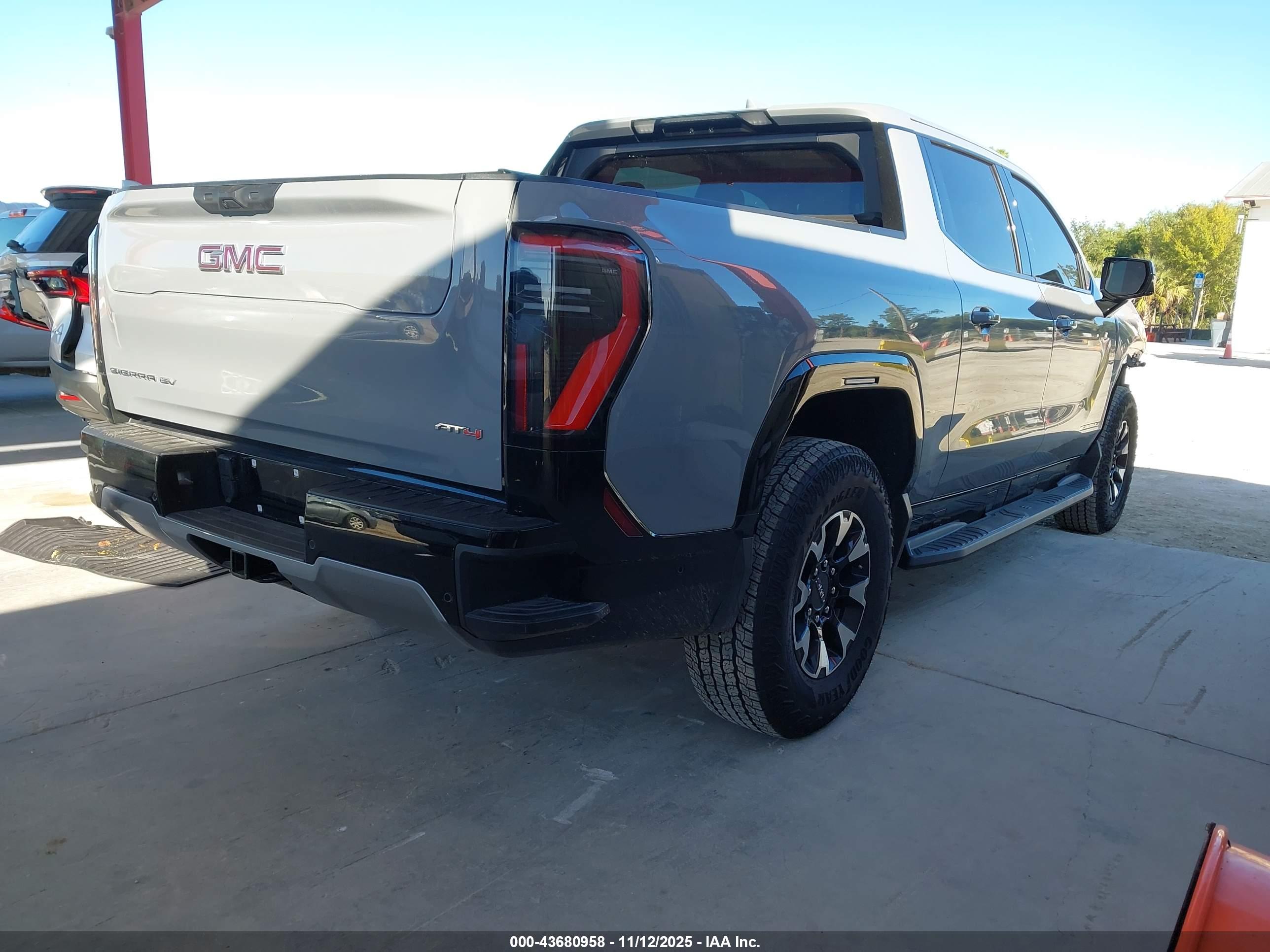 GMC SIERRA image 4