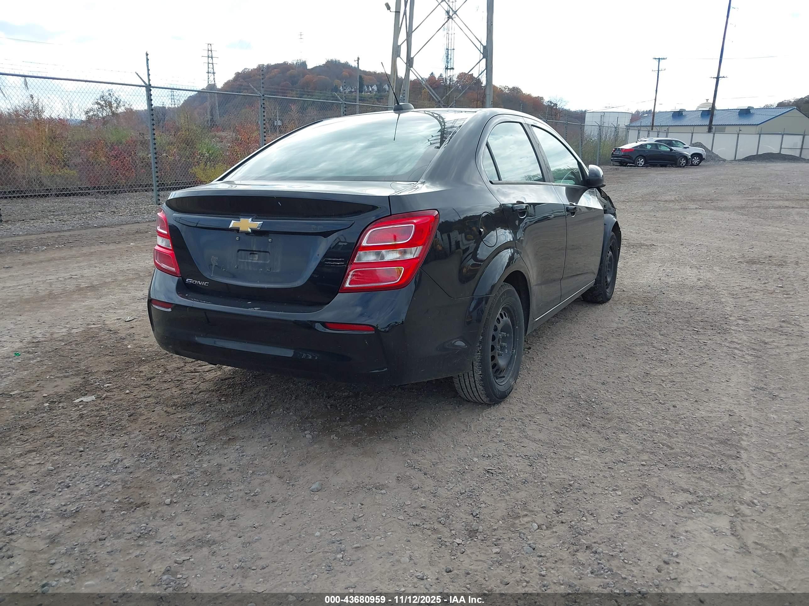 CHEVROLET SONIC image 4