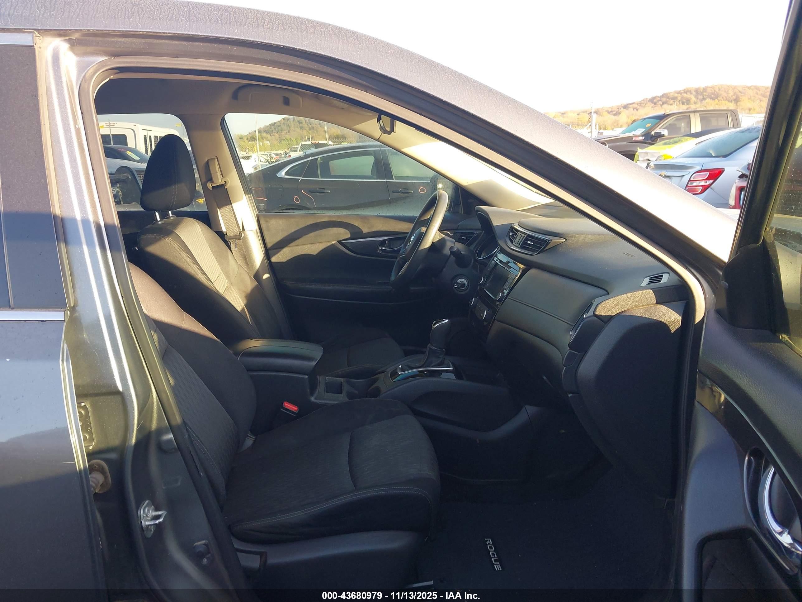 NISSAN ROGUE image 5