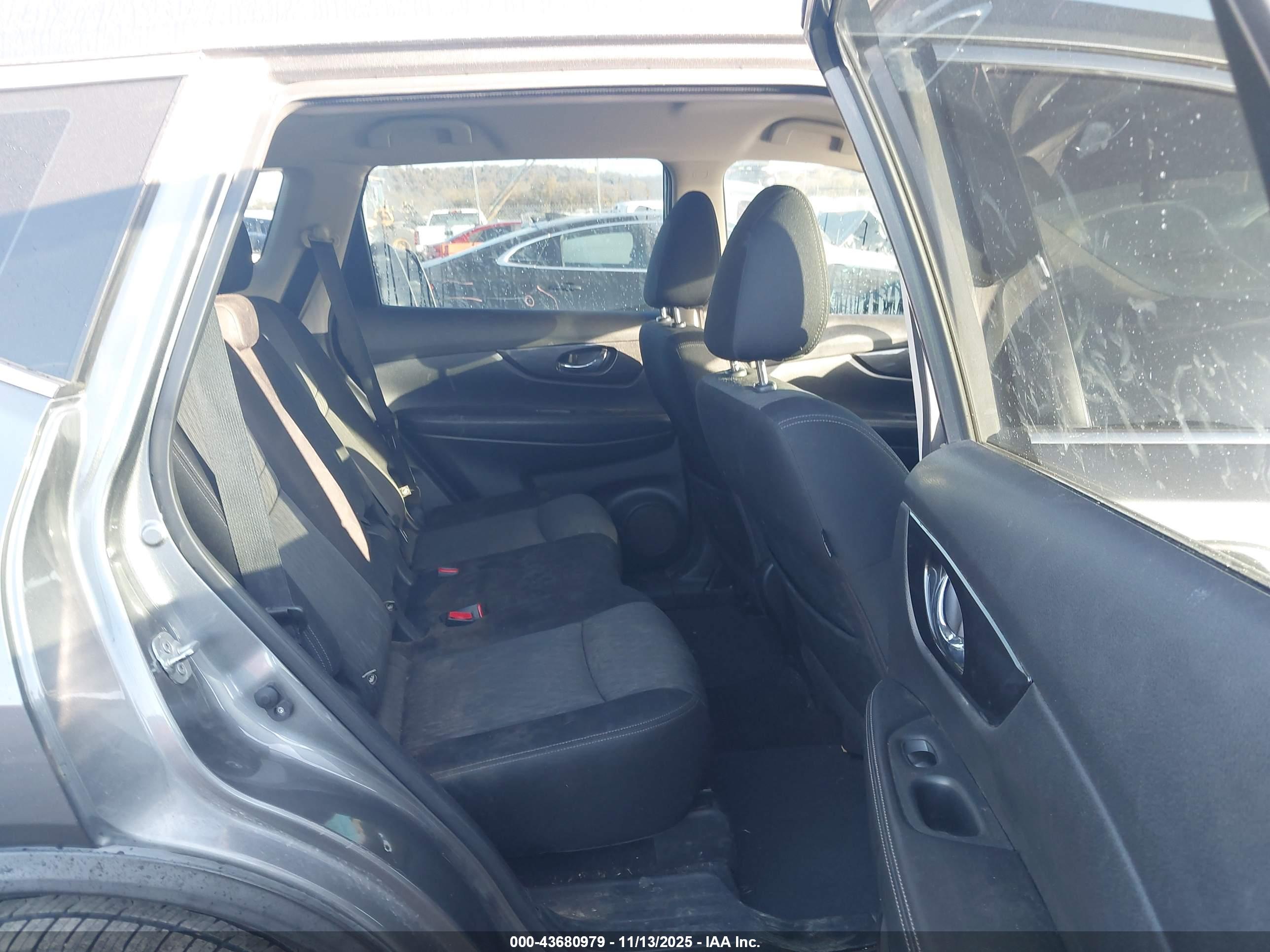 NISSAN ROGUE image 8