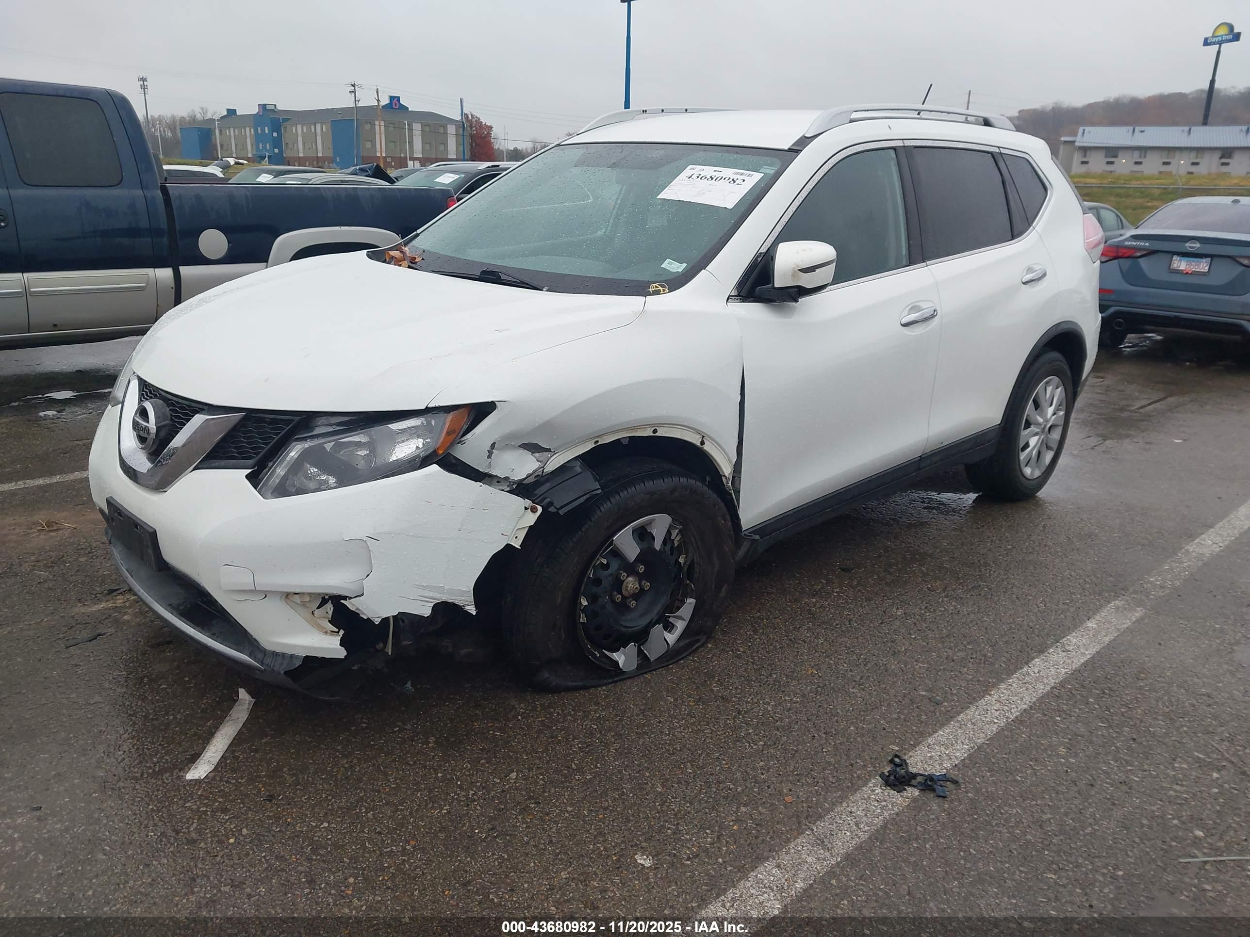 NISSAN ROGUE image 2