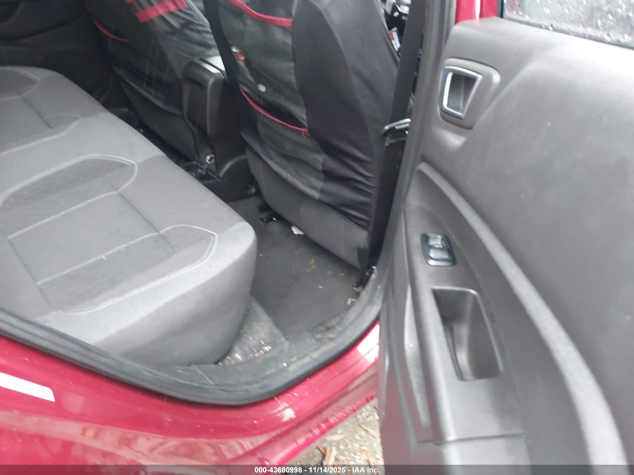 FORD FIESTA image 8