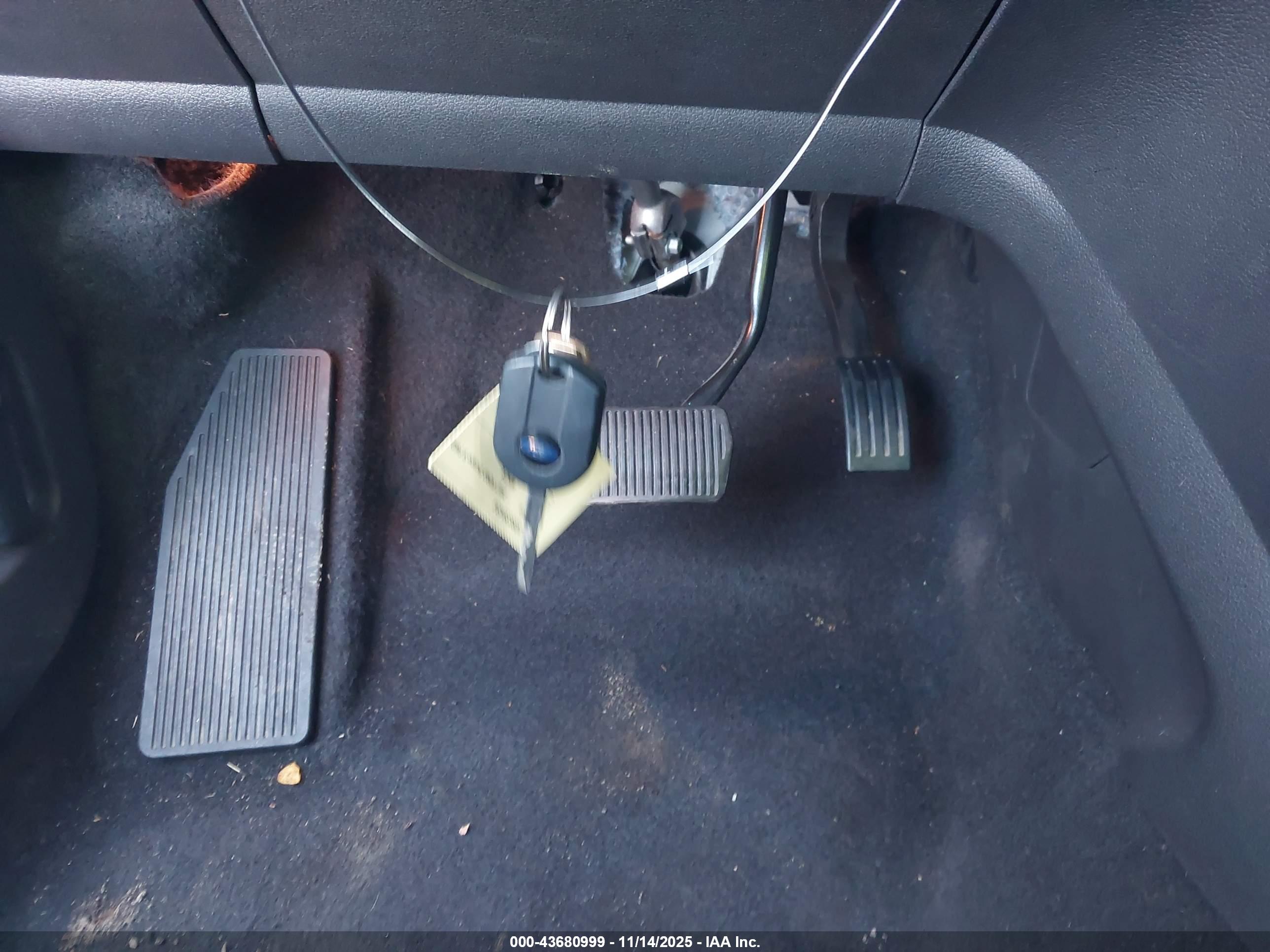 FORD ESCAPE image 11