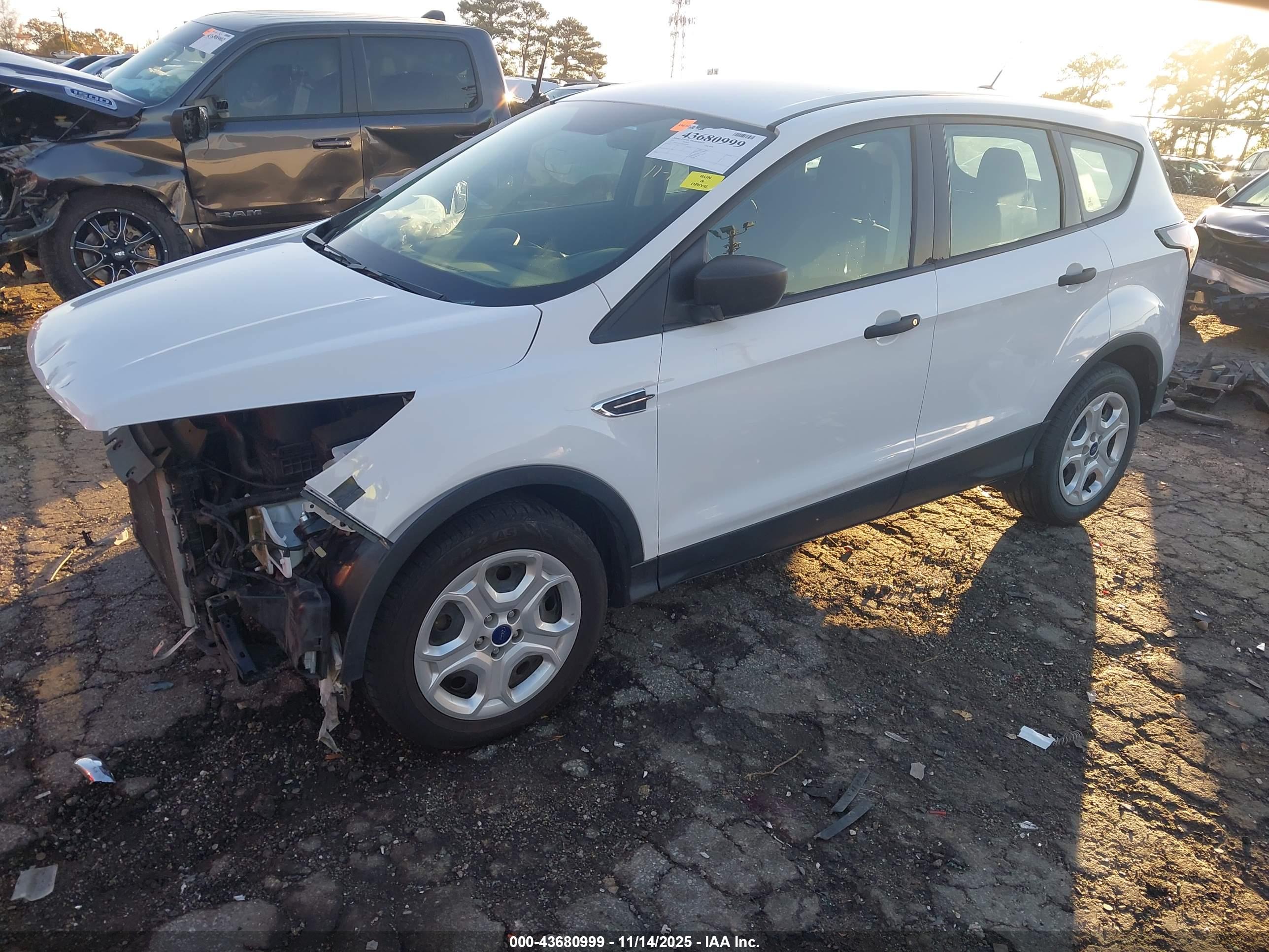 FORD ESCAPE image 2