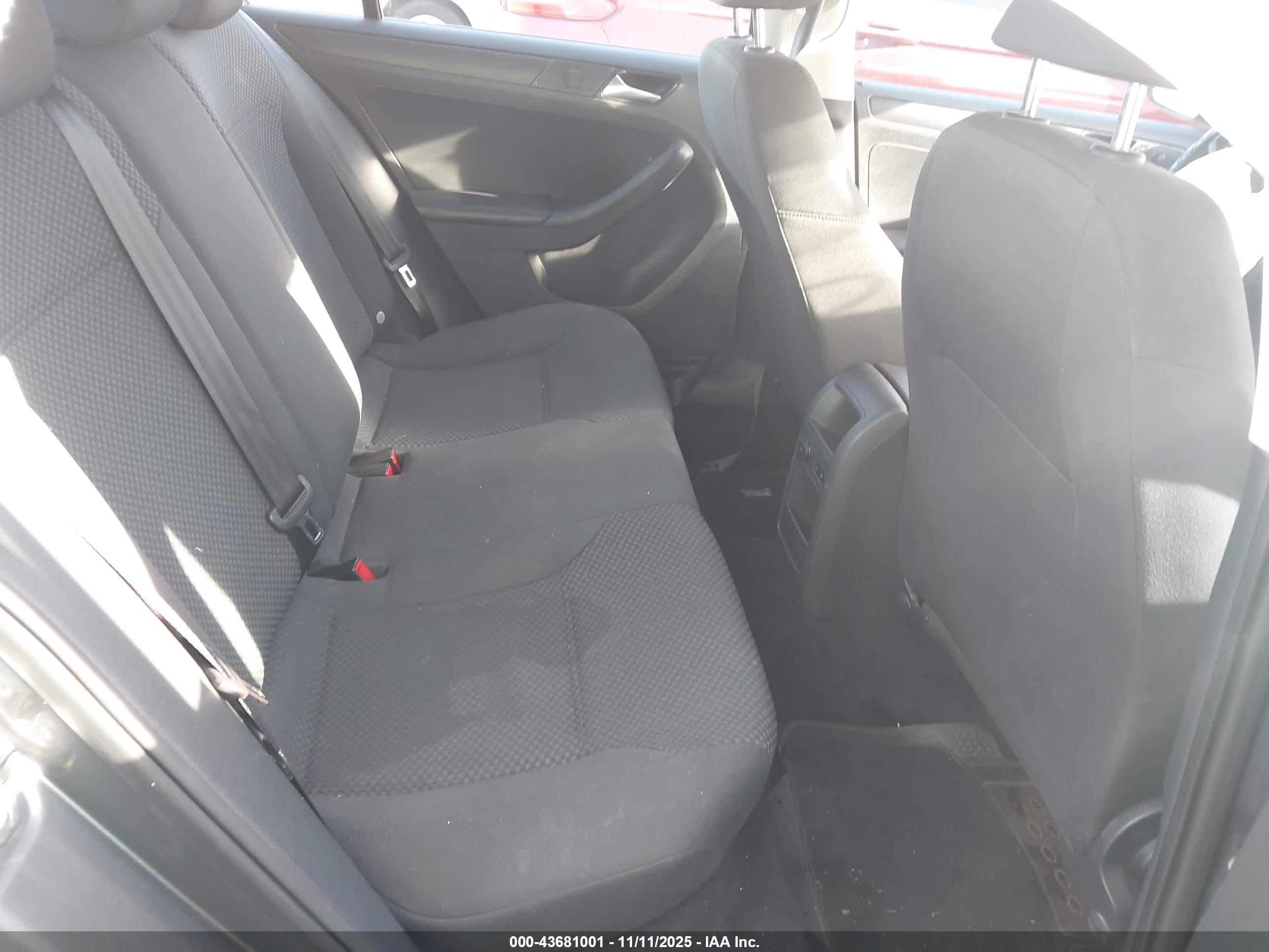 VOLKSWAGEN JETTA image 8