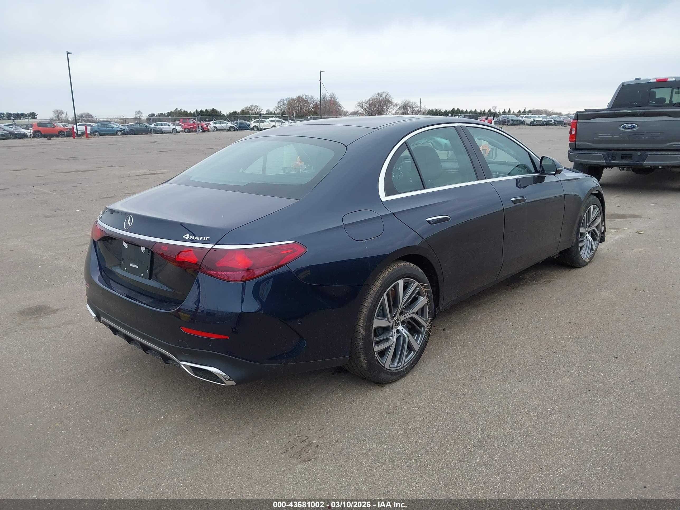 MERCEDES-BENZ E image 4