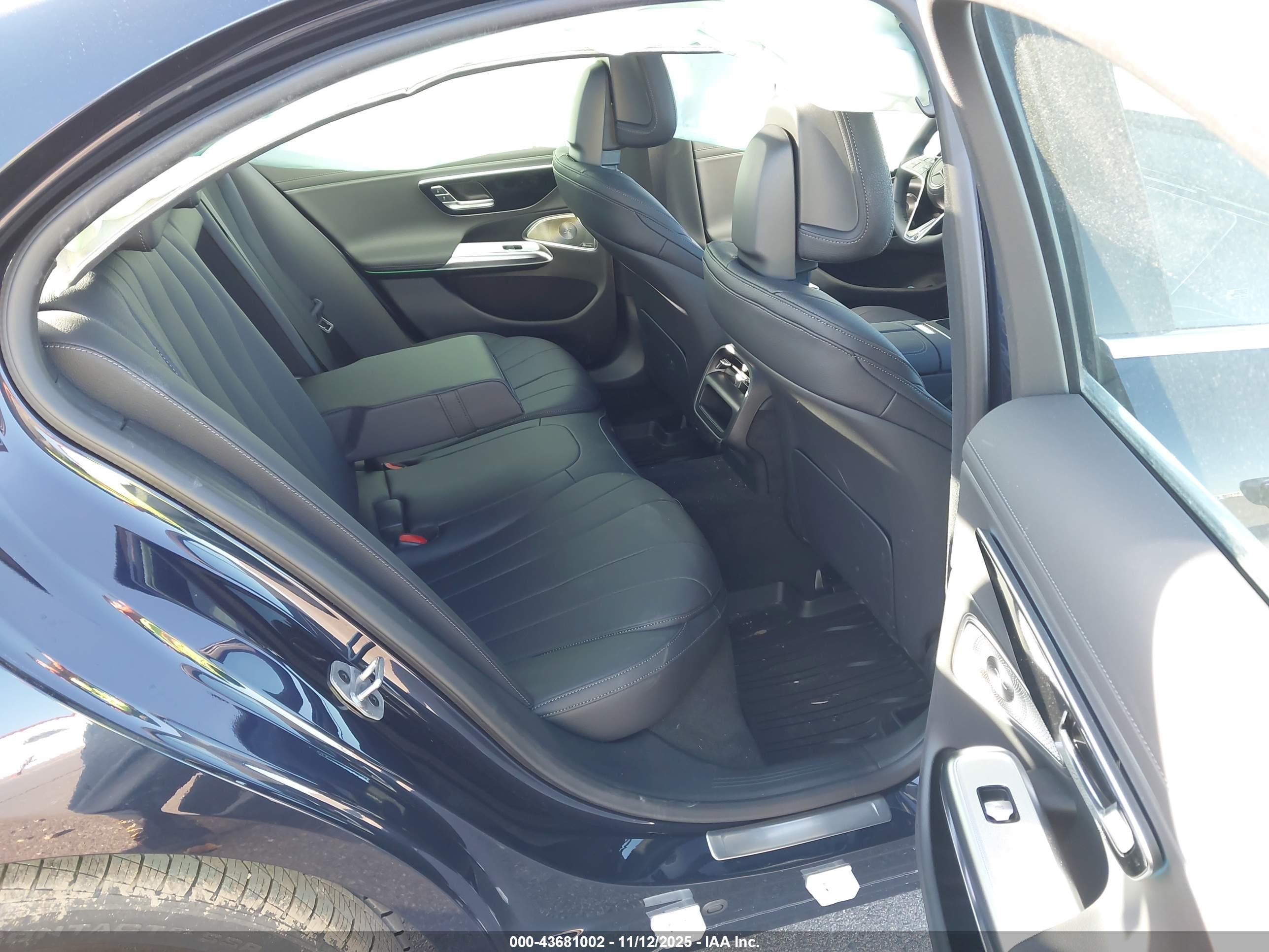 MERCEDES-BENZ E image 8