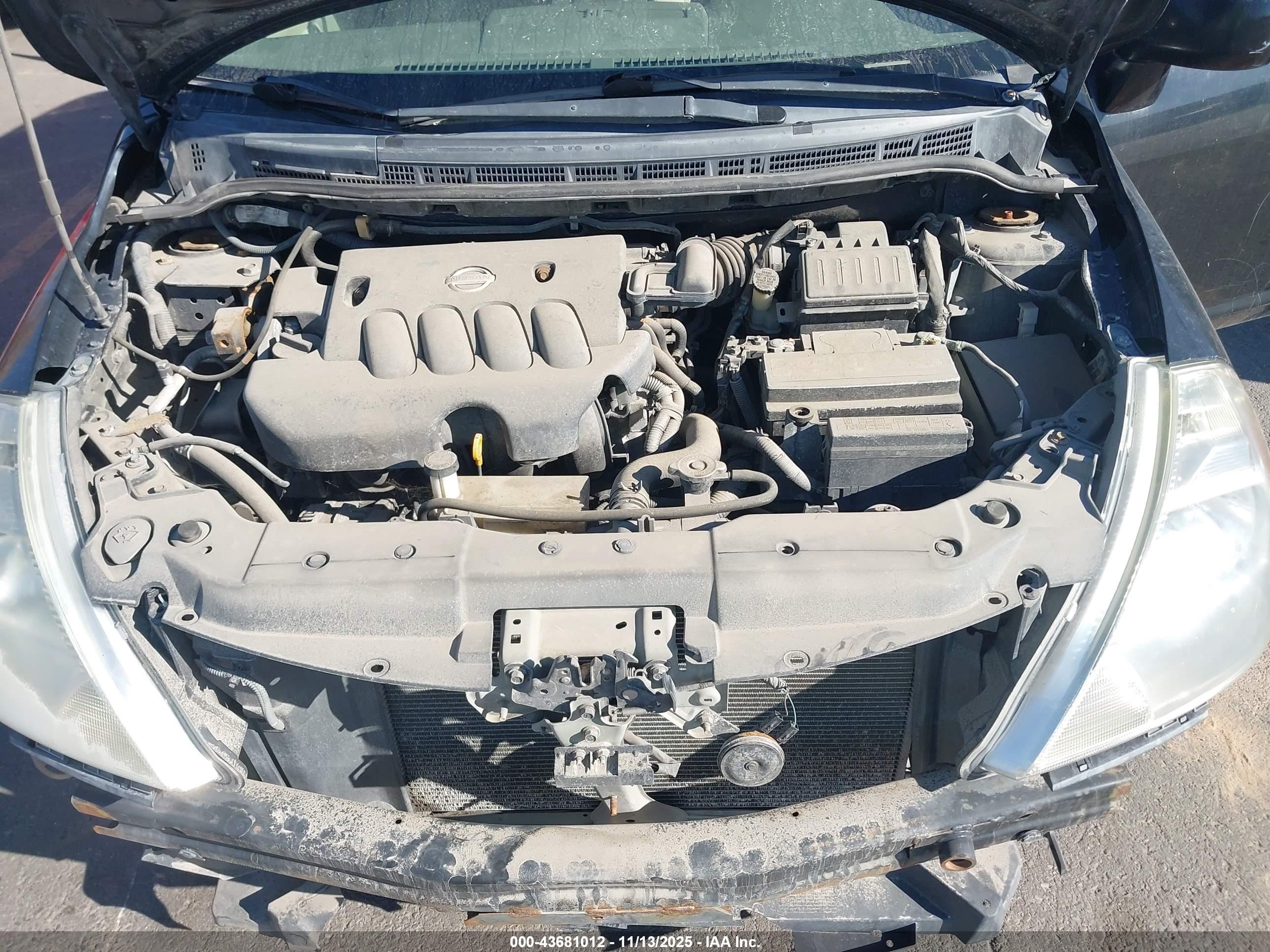 NISSAN VERSA image 10