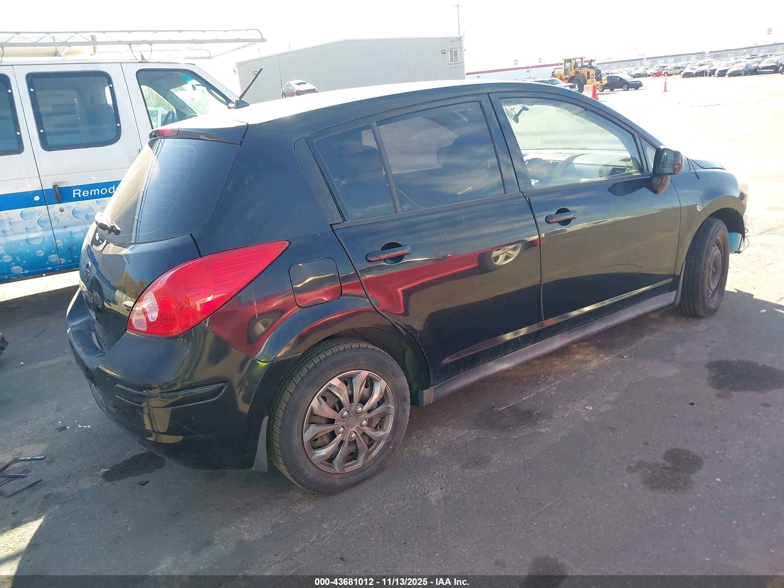 NISSAN VERSA image 4