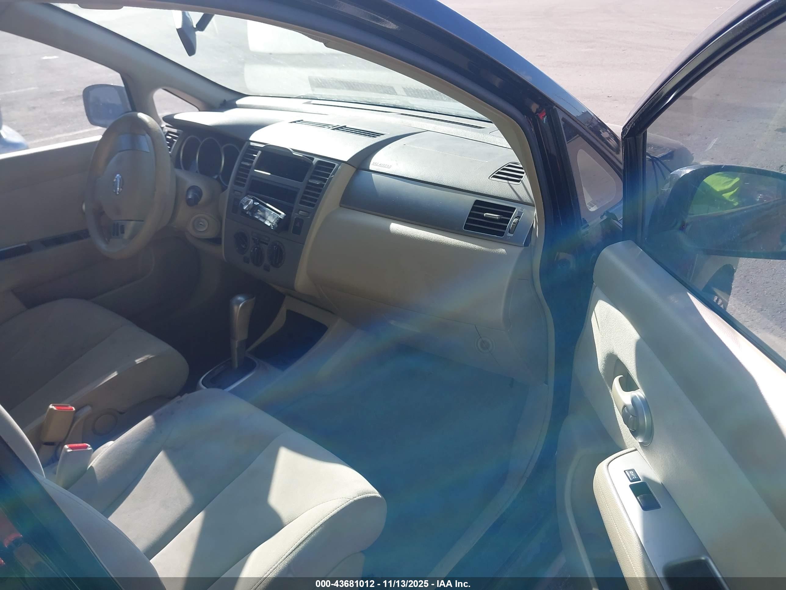 NISSAN VERSA image 5