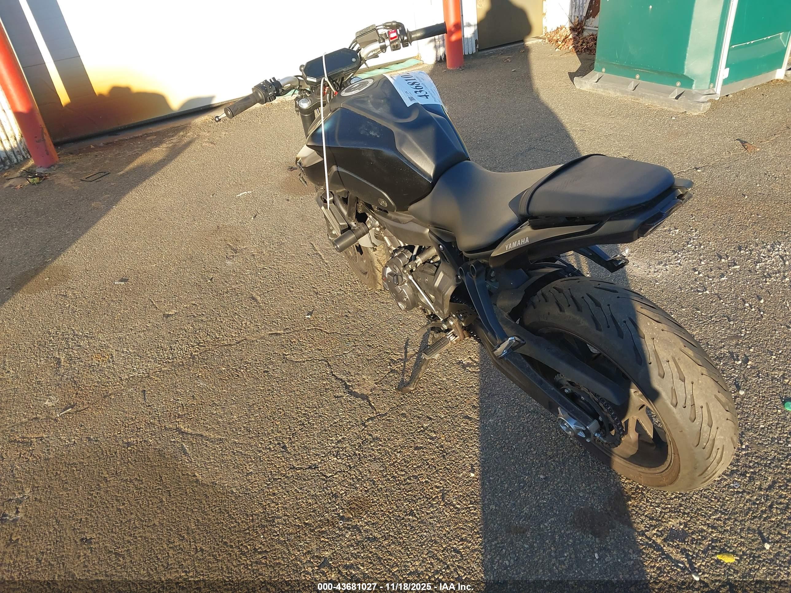 YAMAHA MT07 image 3