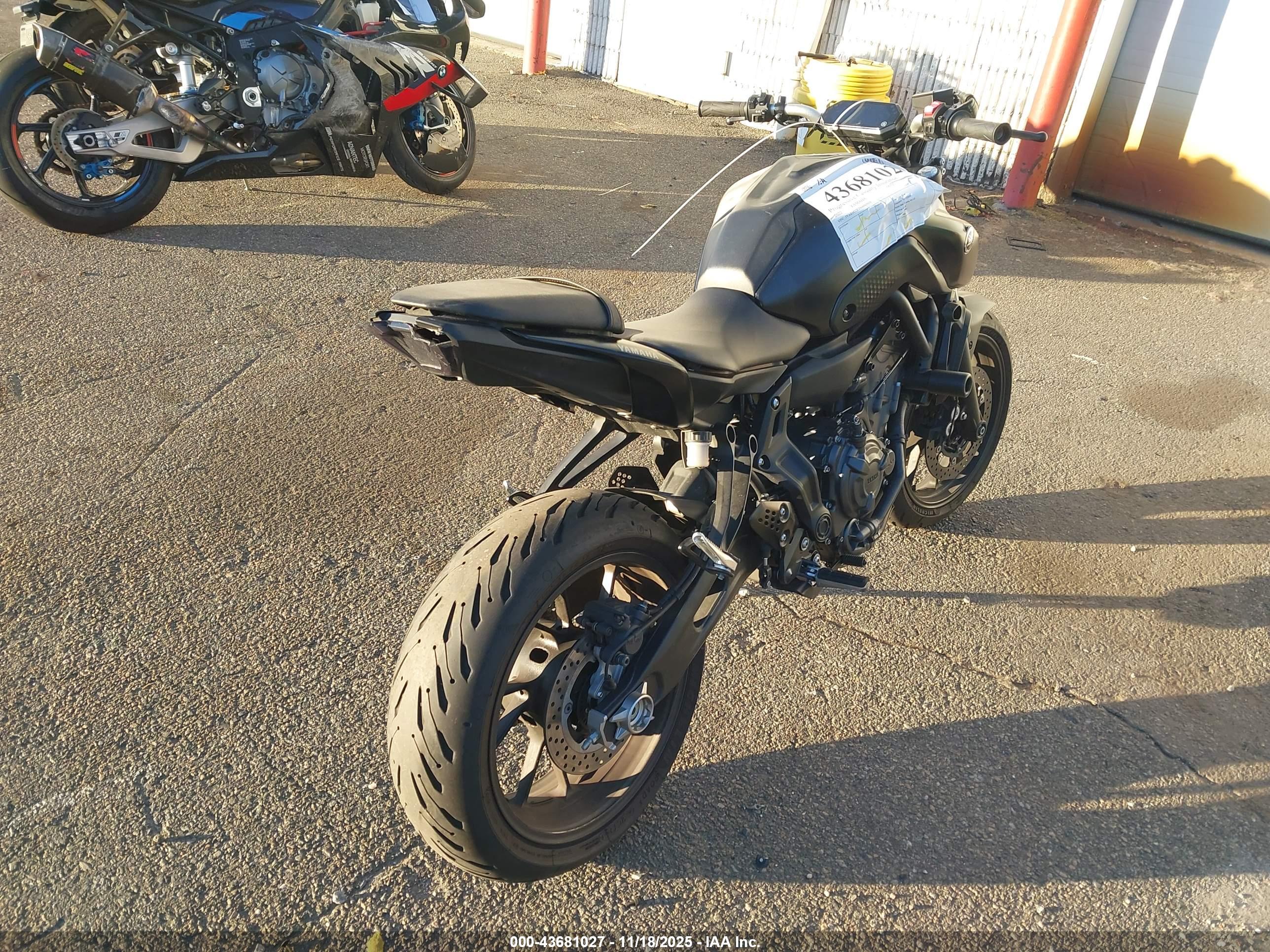 YAMAHA MT07 image 4