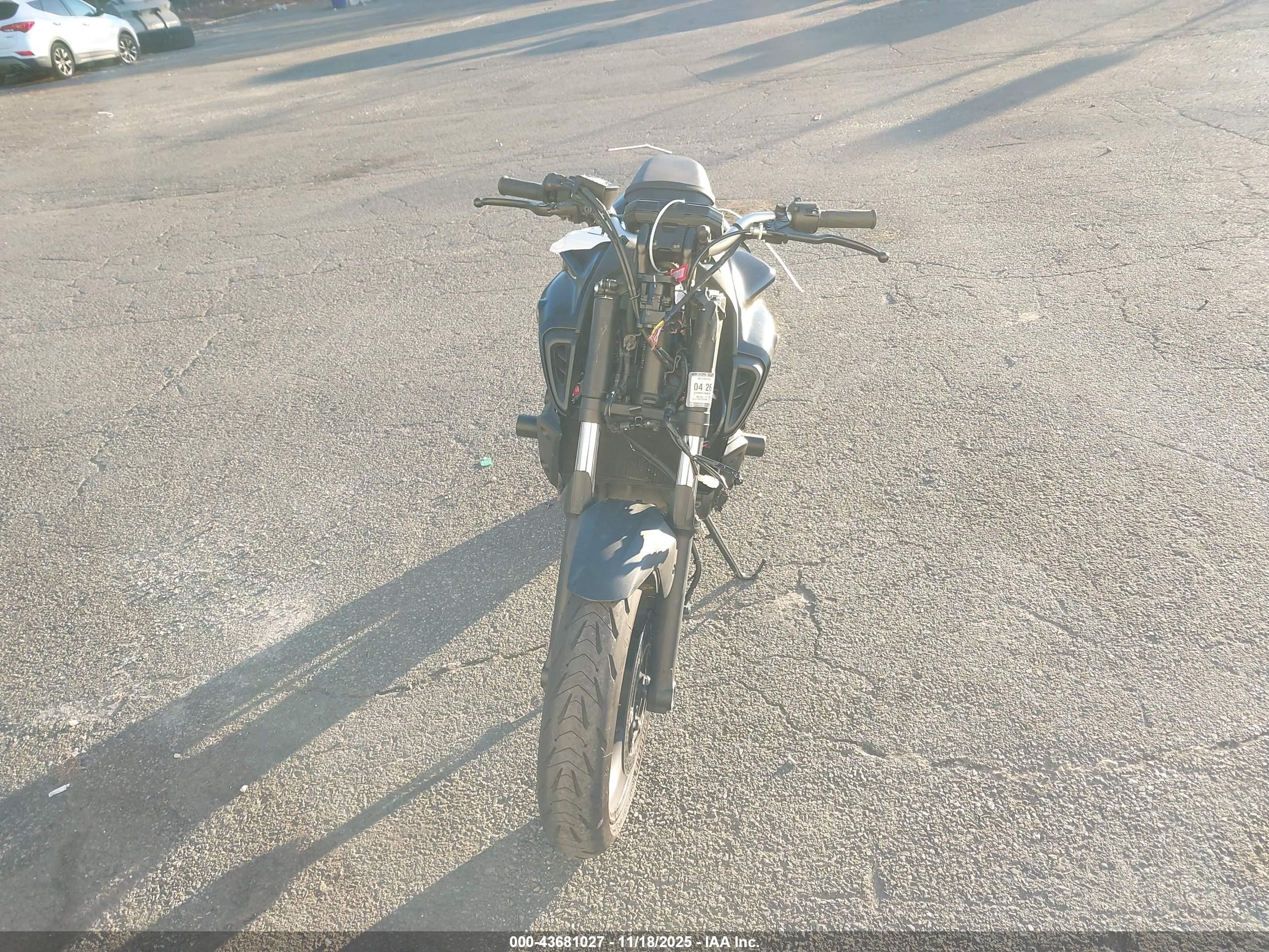YAMAHA MT07 image 5