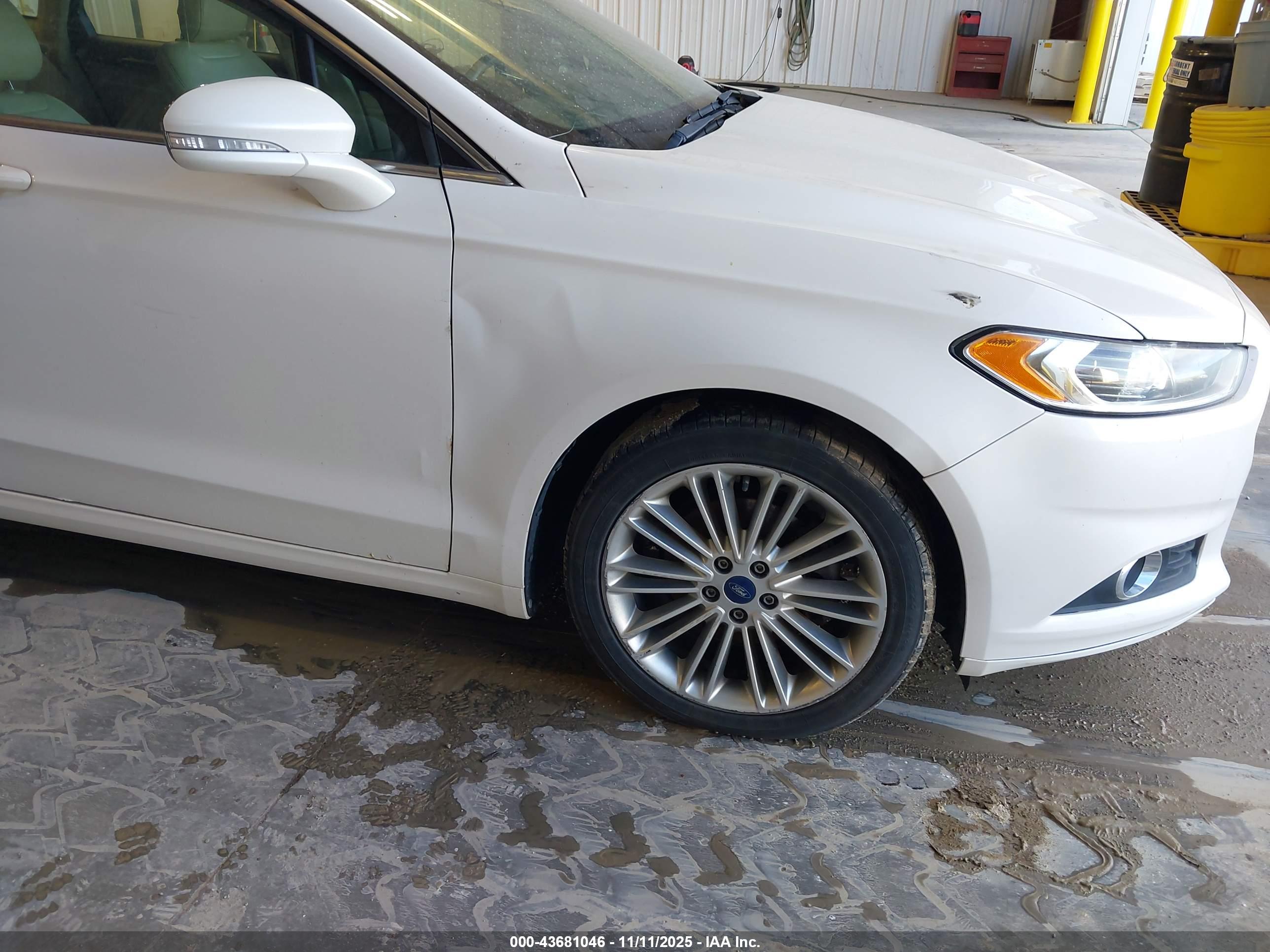 FORD FUSION image 6