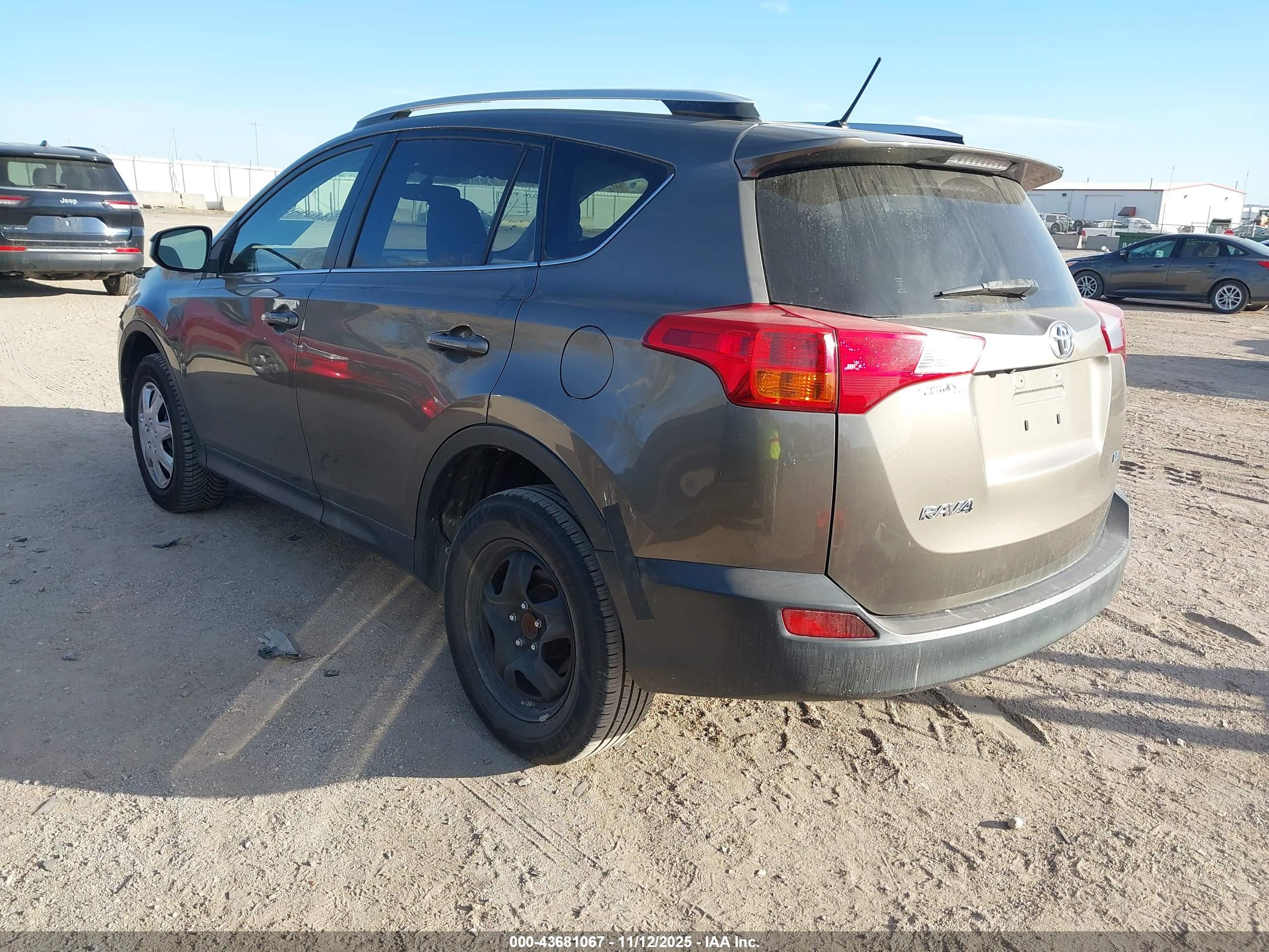 TOYOTA RAV4 image 3