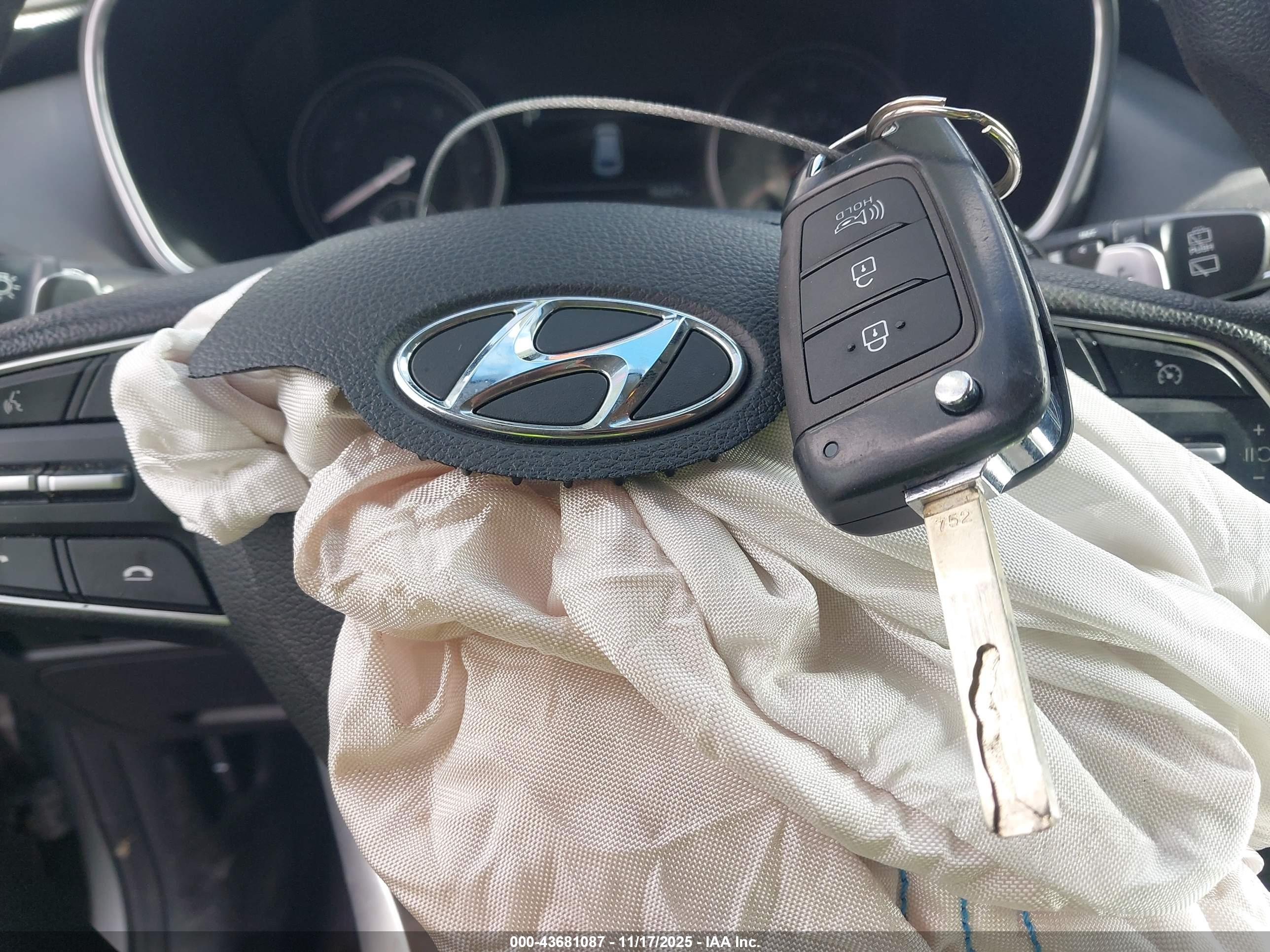 HYUNDAI SANTA image 11