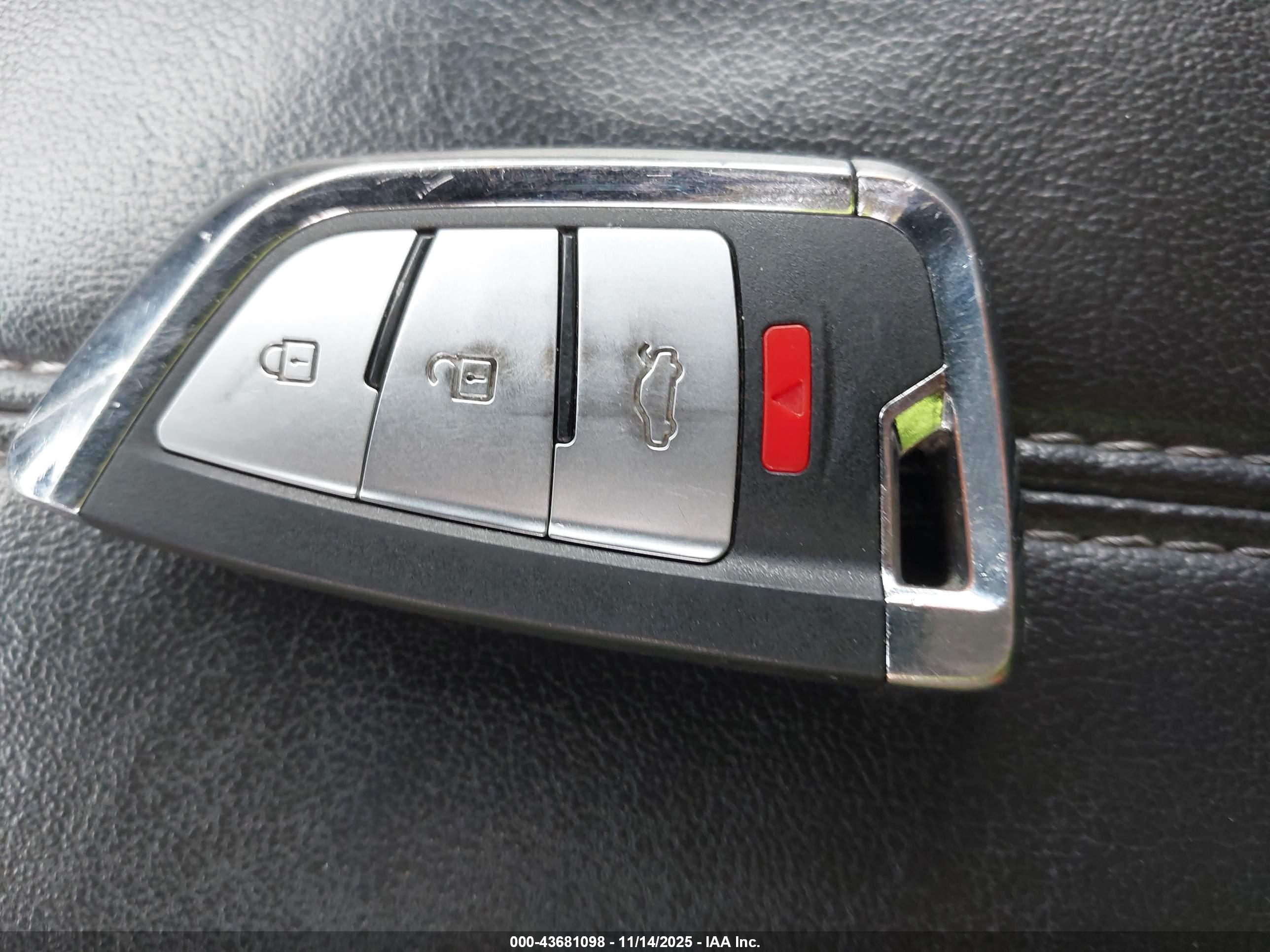 CADILLAC XTS image 11