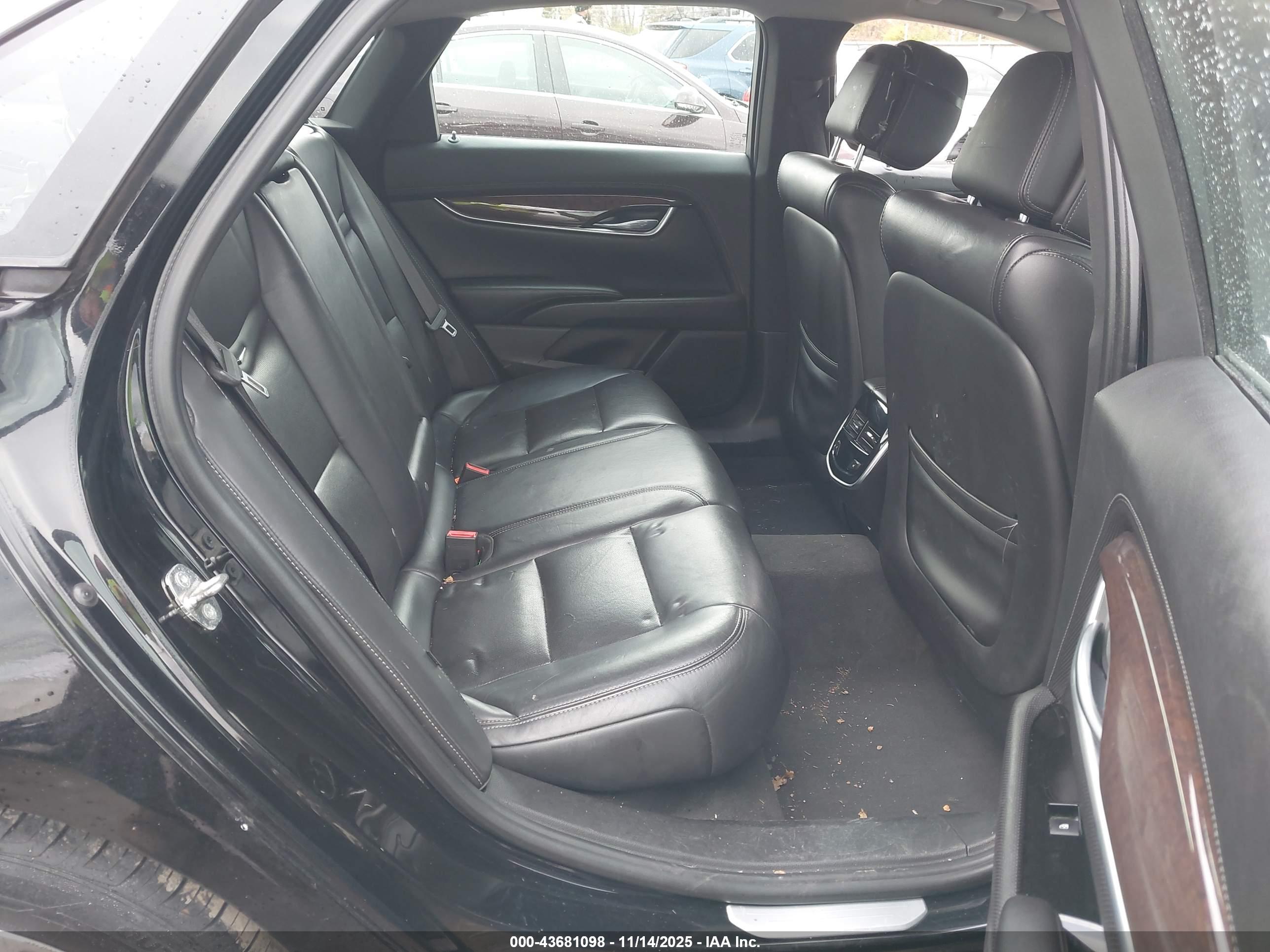 CADILLAC XTS image 8