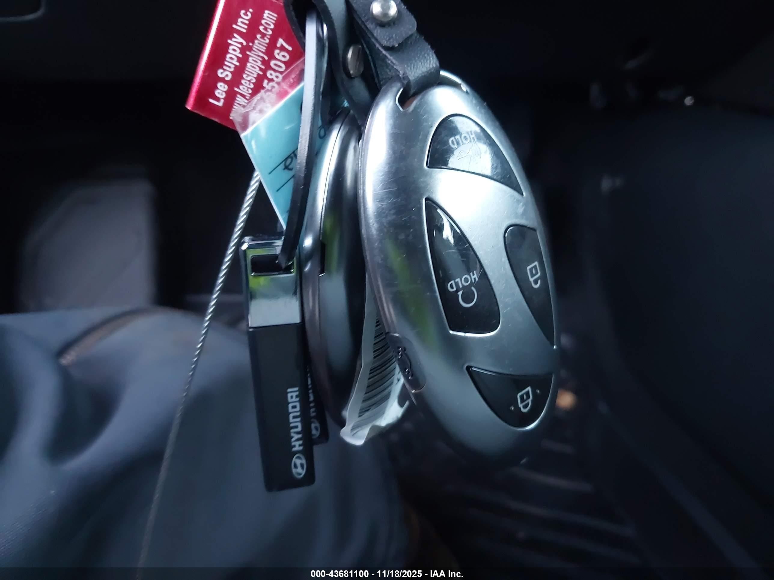 HYUNDAI ELANTRA image 11