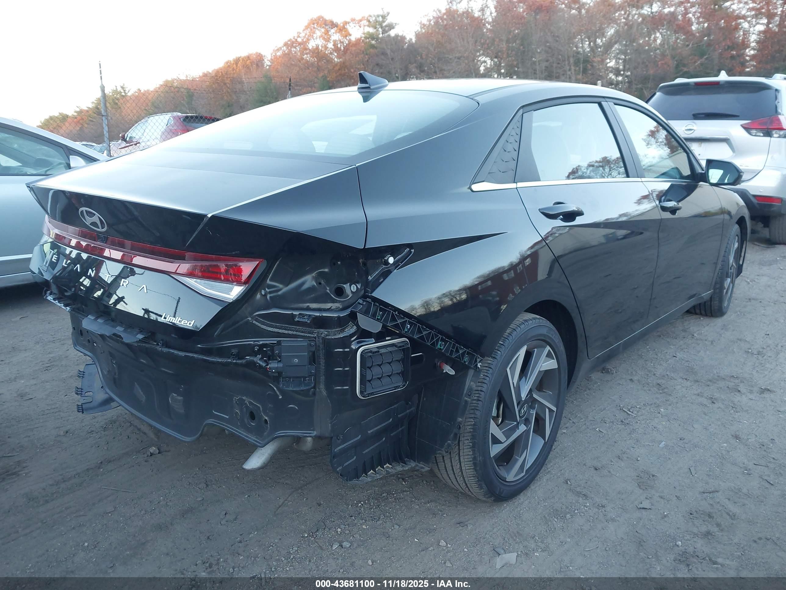 HYUNDAI ELANTRA image 4