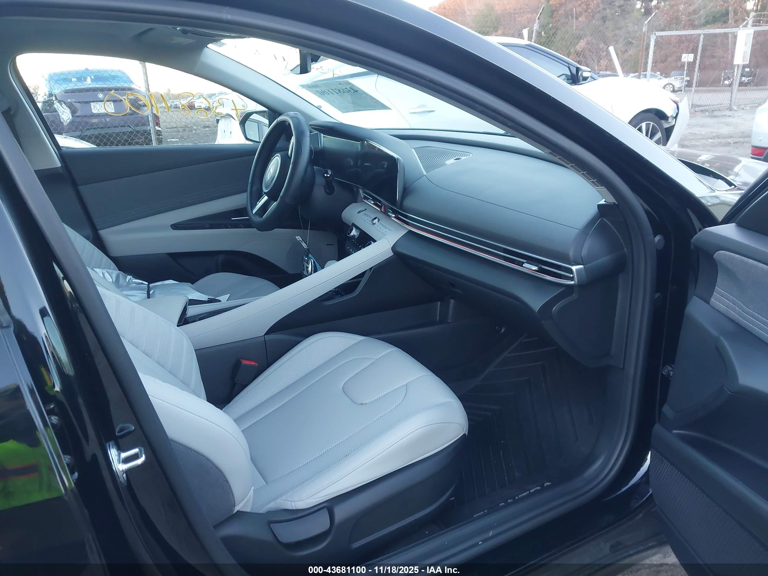 HYUNDAI ELANTRA image 5