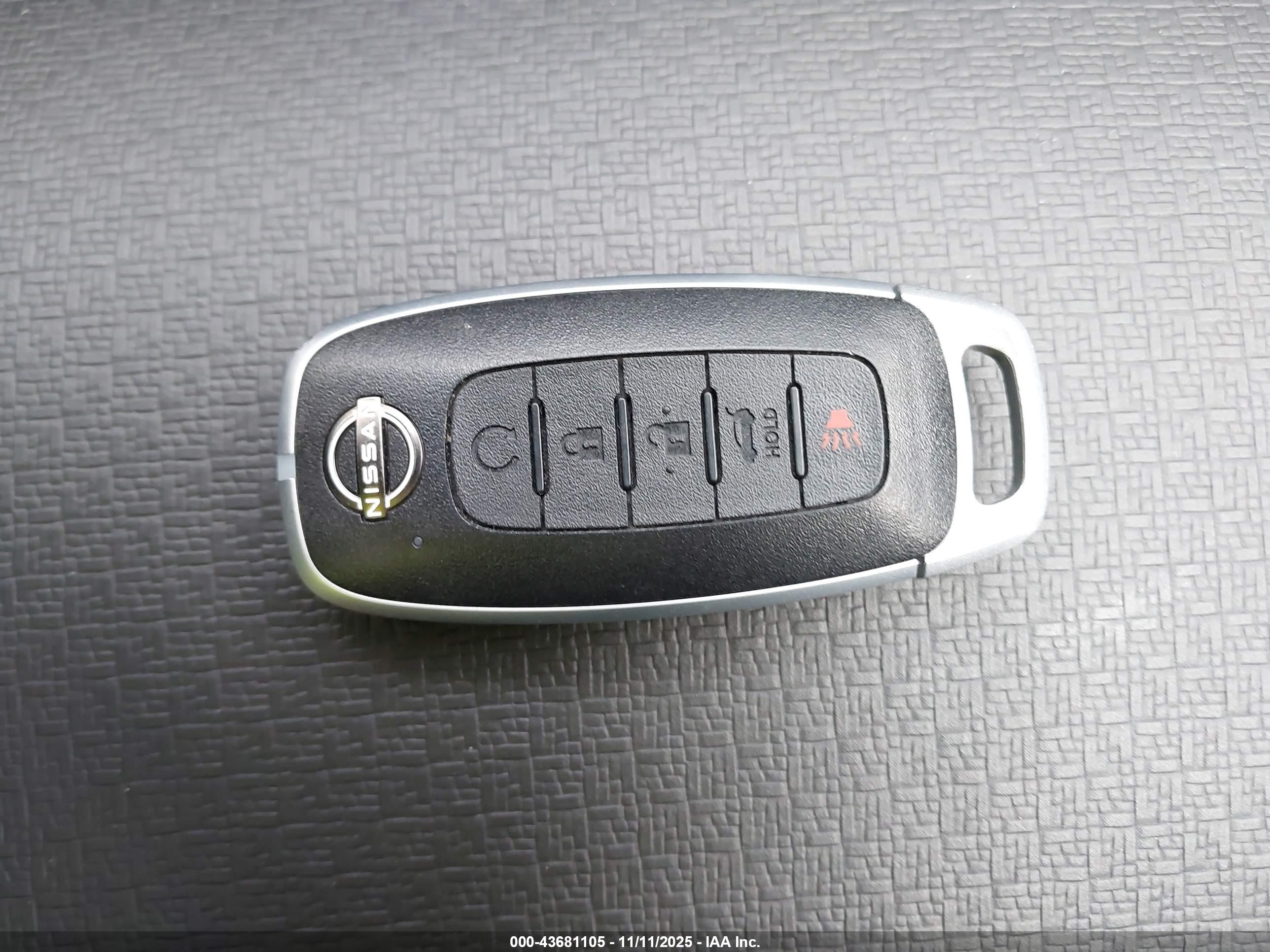 NISSAN ROGUE image 11