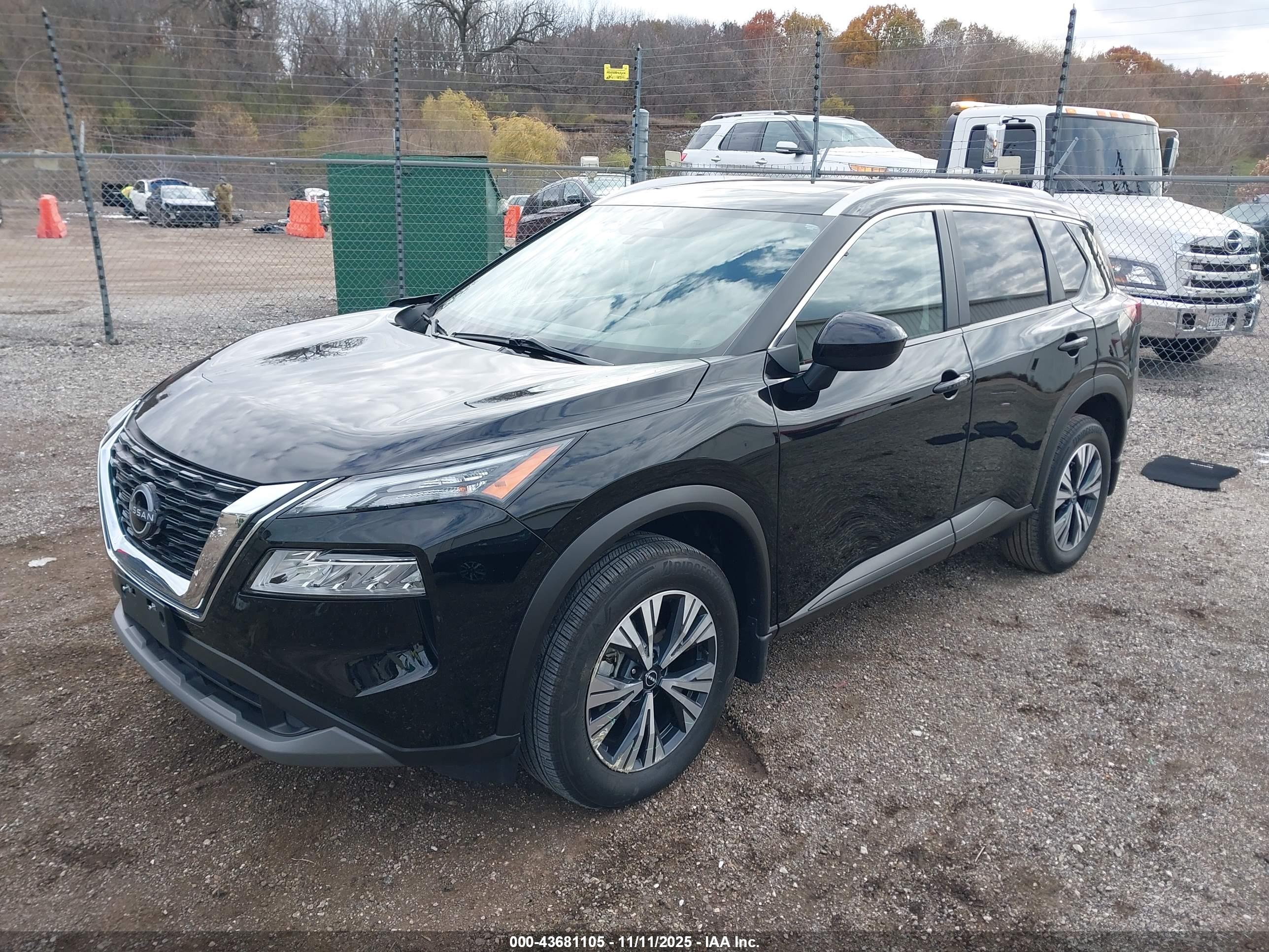 NISSAN ROGUE image 2