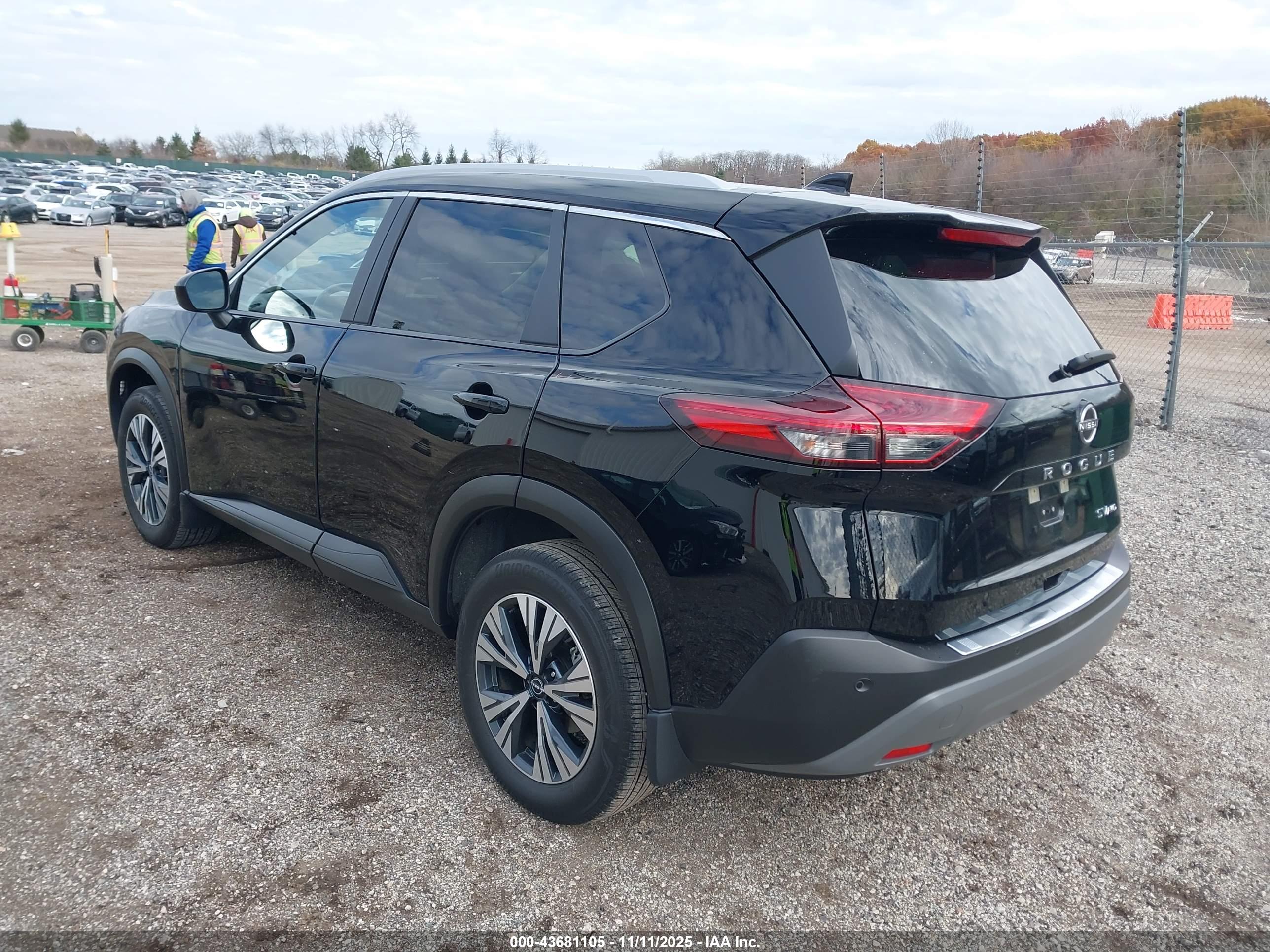 NISSAN ROGUE image 3
