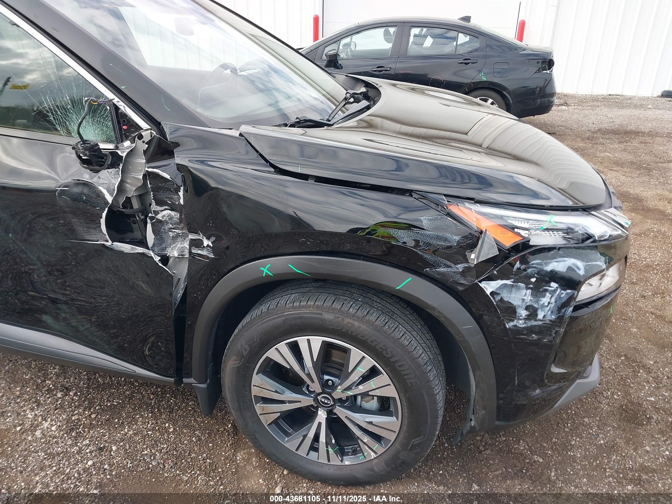 NISSAN ROGUE image 6
