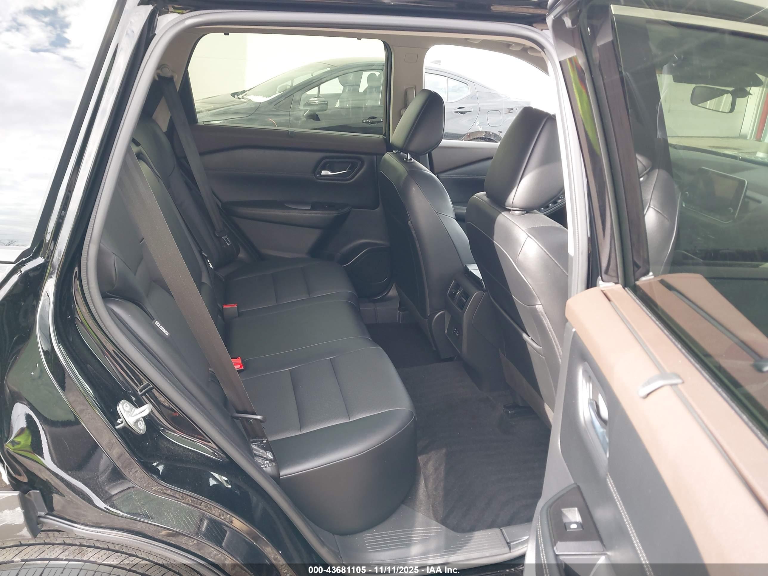 NISSAN ROGUE image 8