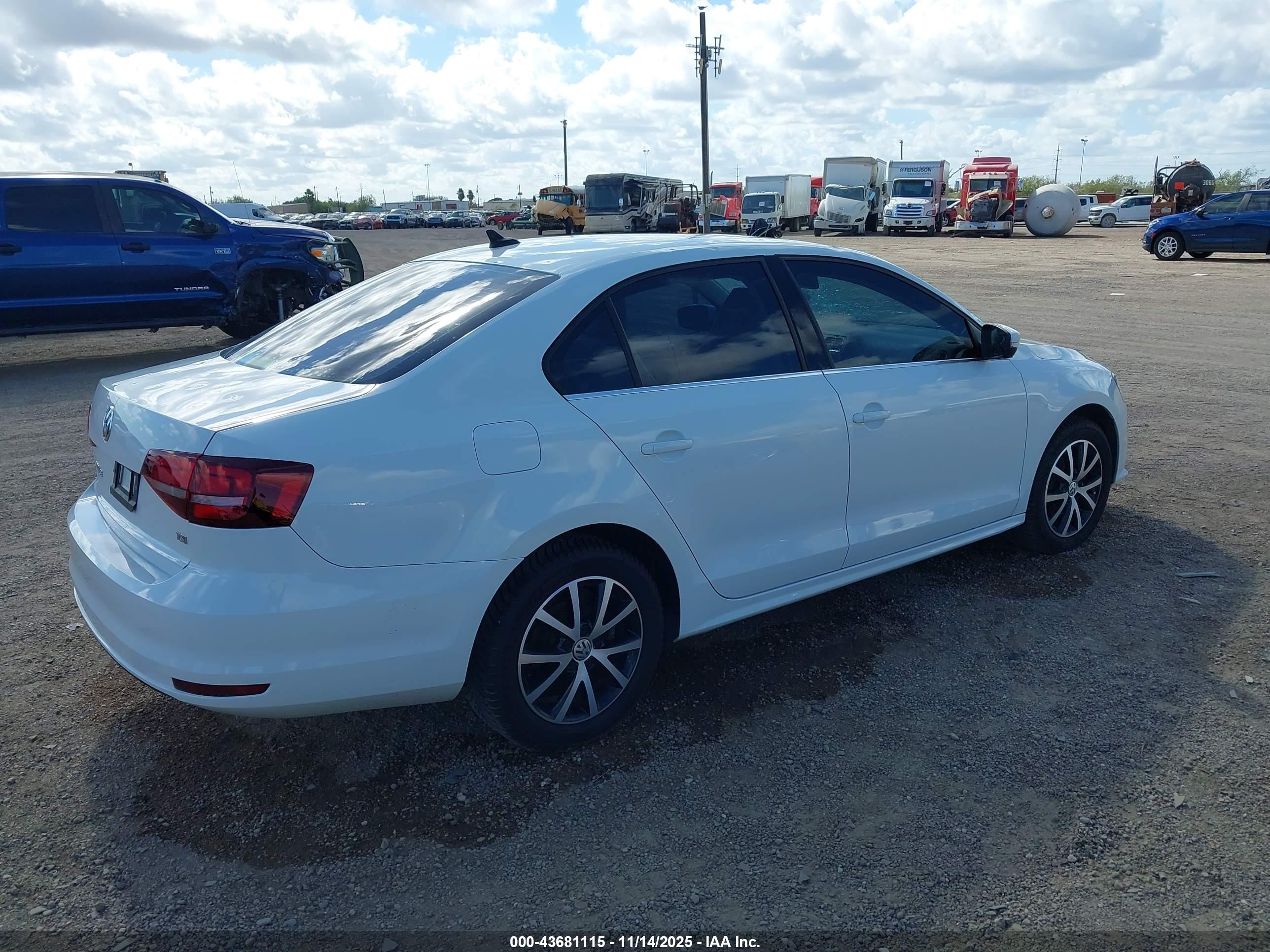VOLKSWAGEN JETTA image 4